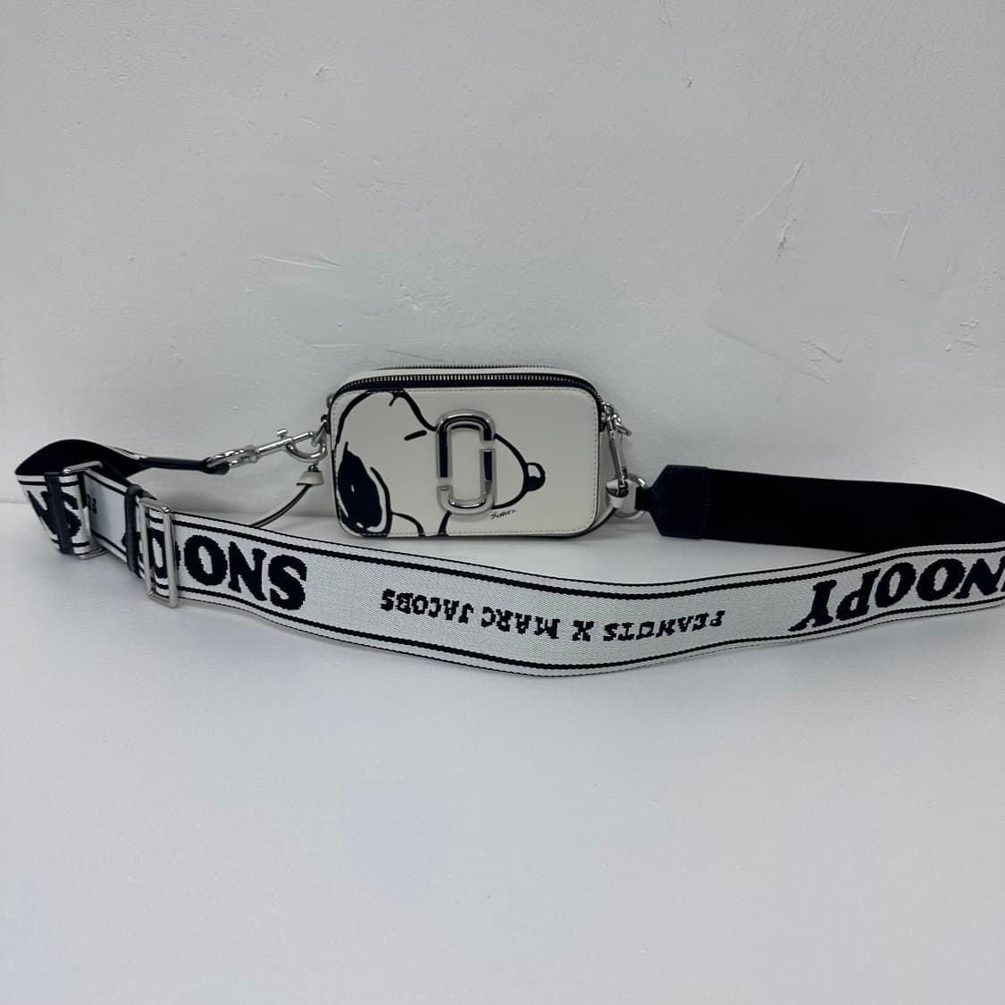 마크제이콥스 피넛츠 스누피 카메라백 크로스백 가방 상품이미지1