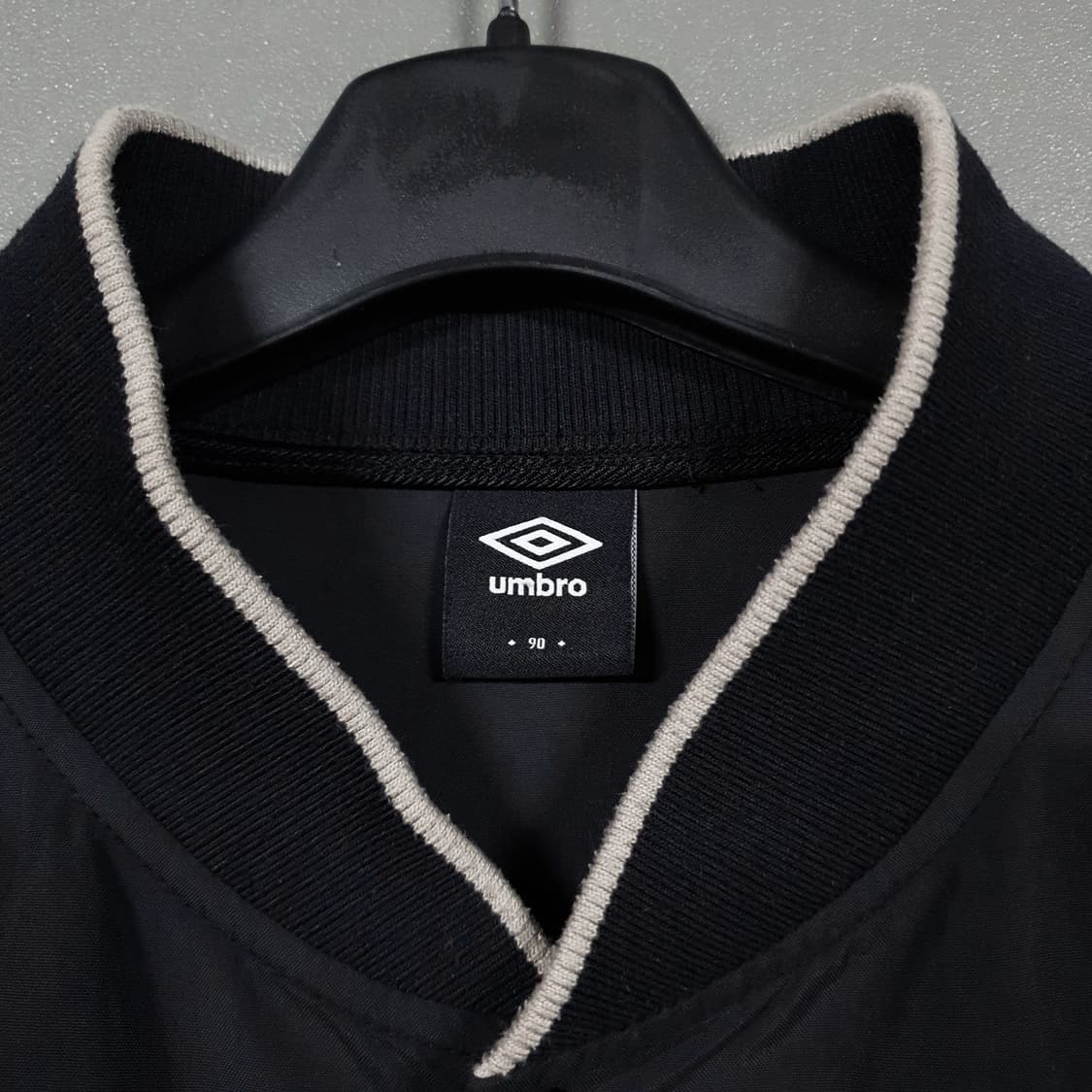 엄브로 신형 23ss 프레피 옥스포드 바시티 자켓 빅로고 버튼 블루종 상품이미지7