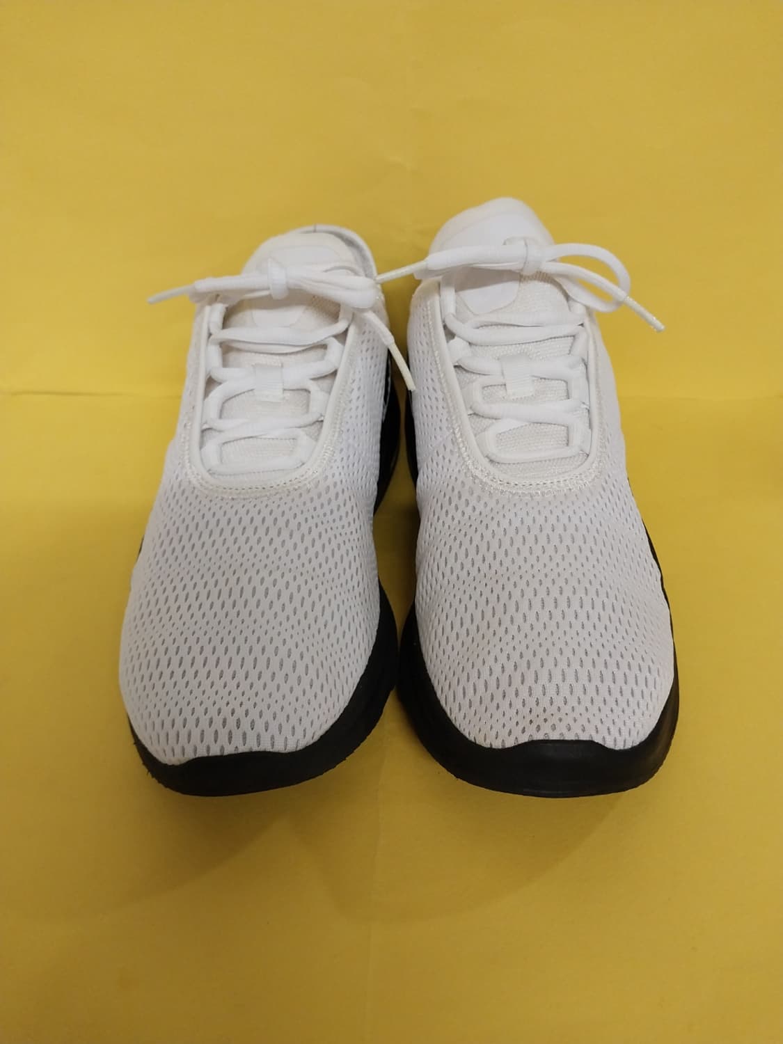 남성 나이키 에어맥스 모션2 블랙 화이트 런닝화, 운동화 (275) 상품이미지2