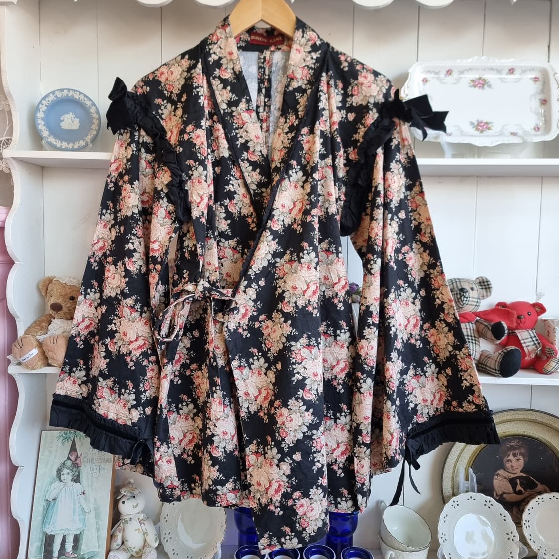 로즈 블랙 프릴 기모노 랩 블라우스 상품이미지1