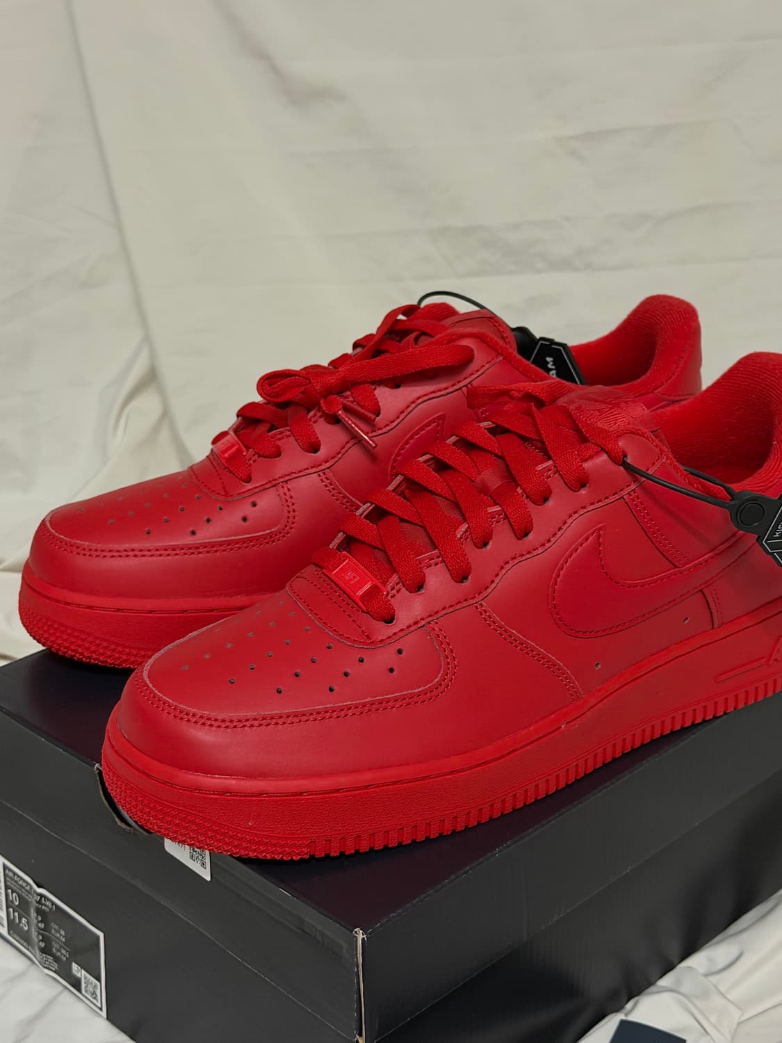 나이키 에어포스 1 '07 LV8 로우 트리플 레드 상품이미지3