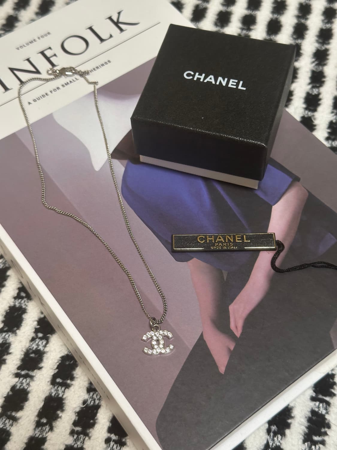 정품 샤넬 CC 로고 목걸이 은색 상품이미지4