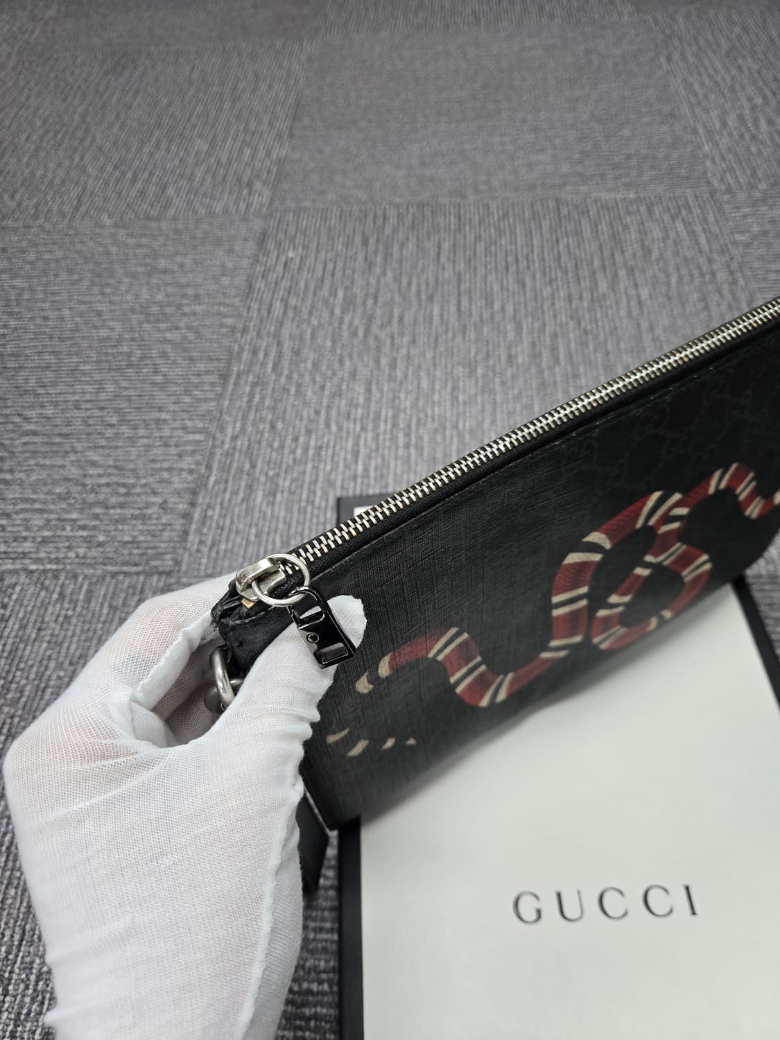 [특가][정품] 구찌 킹스네이크 클러치백 상품이미지5