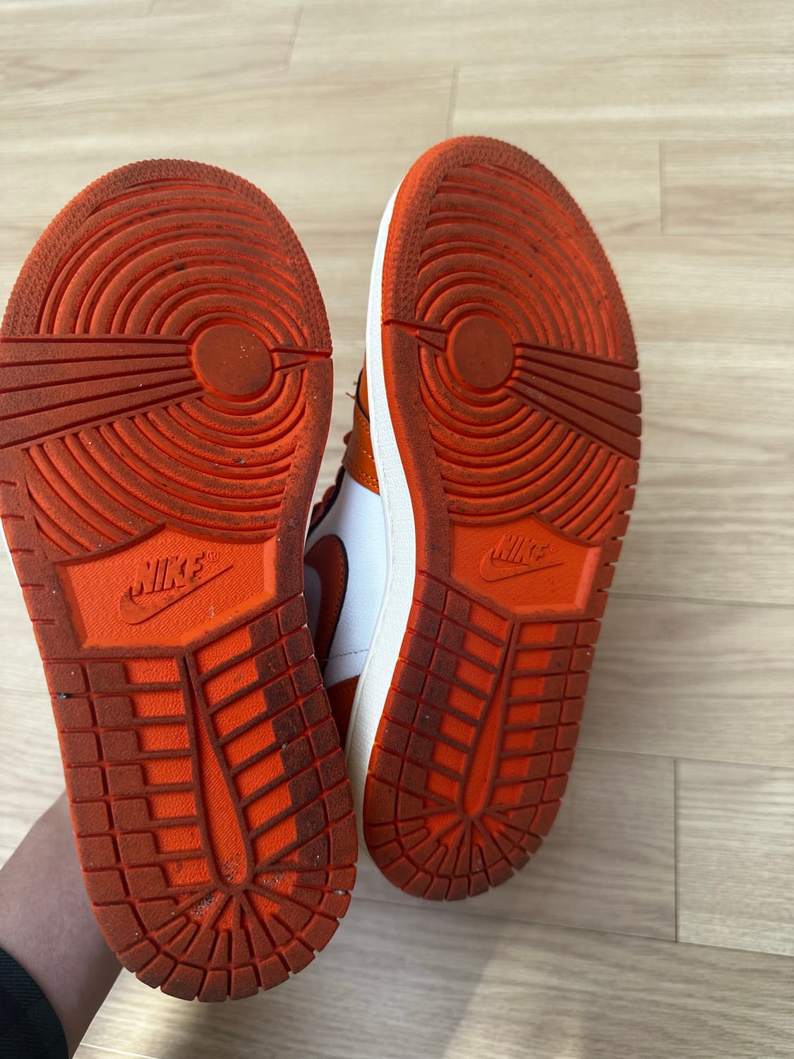 여성용 조던1 팝니다. 235사이즈입니다. 상품이미지4