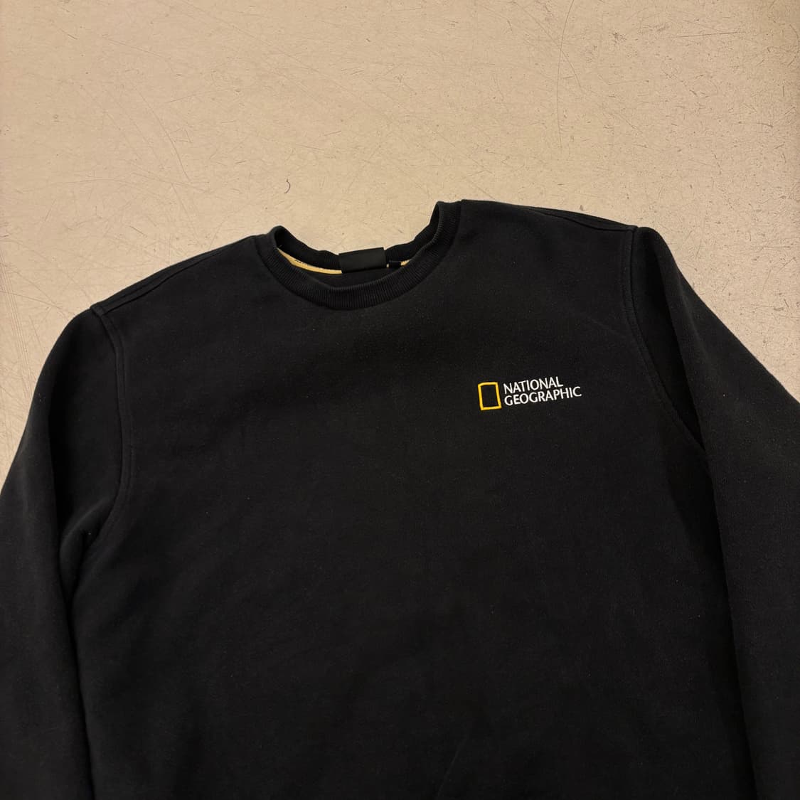 내셔널지오그래픽 스몰로고 맨투맨 상품이미지2