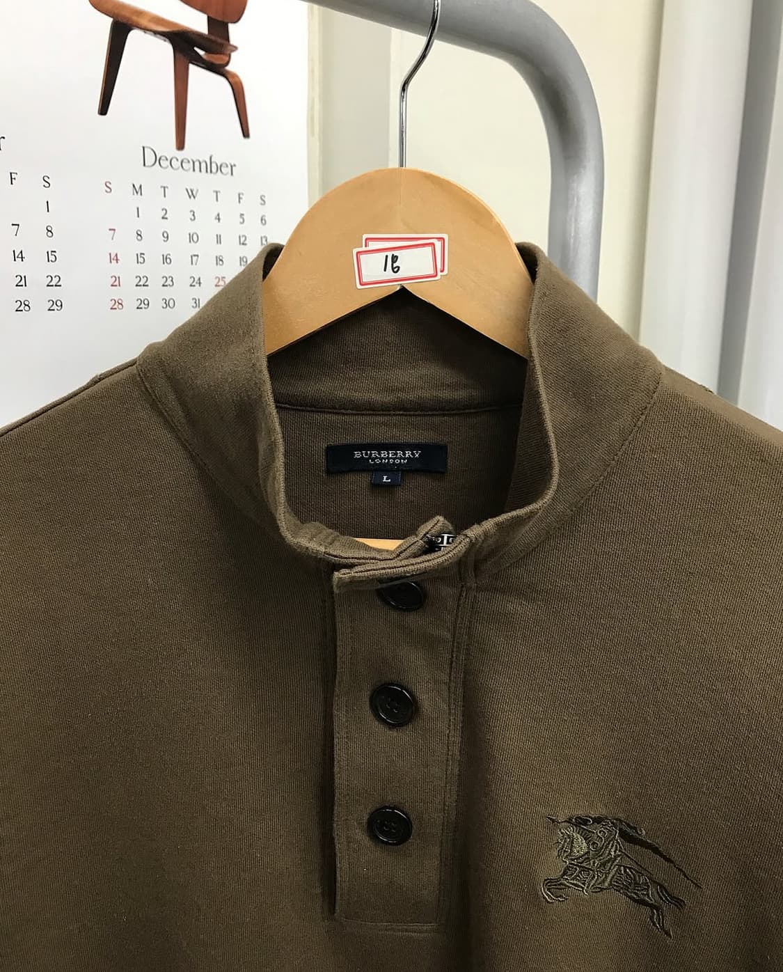 버버리 빅로고 헨리넥 긴팔티 맨투맨 상품이미지3