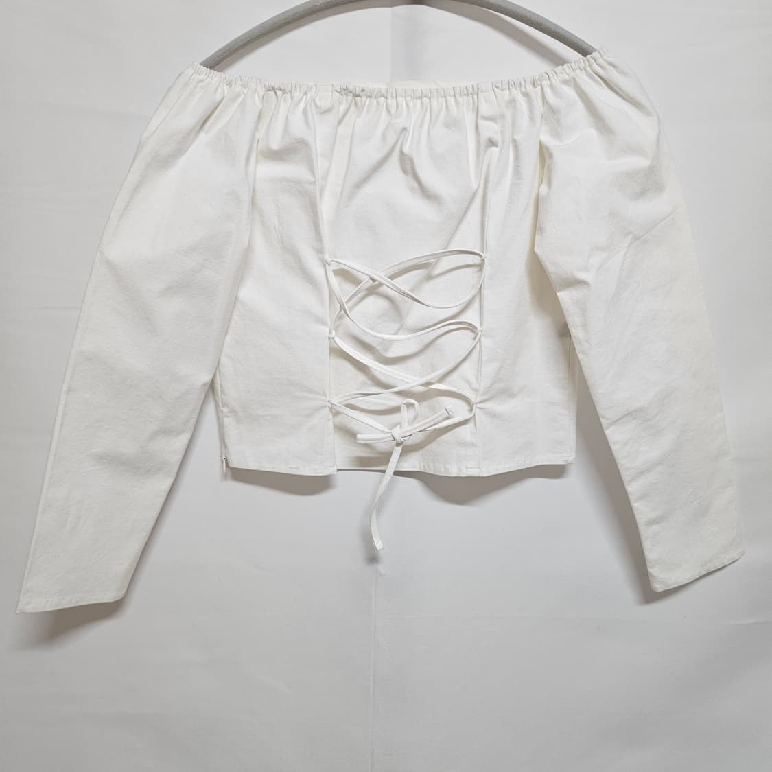 F 레터 프롬 문 오프숄더 블라우스 상품이미지5