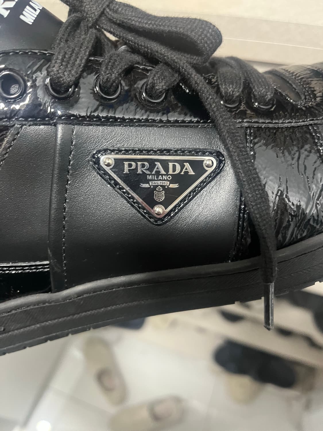 프라다 블랙 스니커즈 상품이미지5