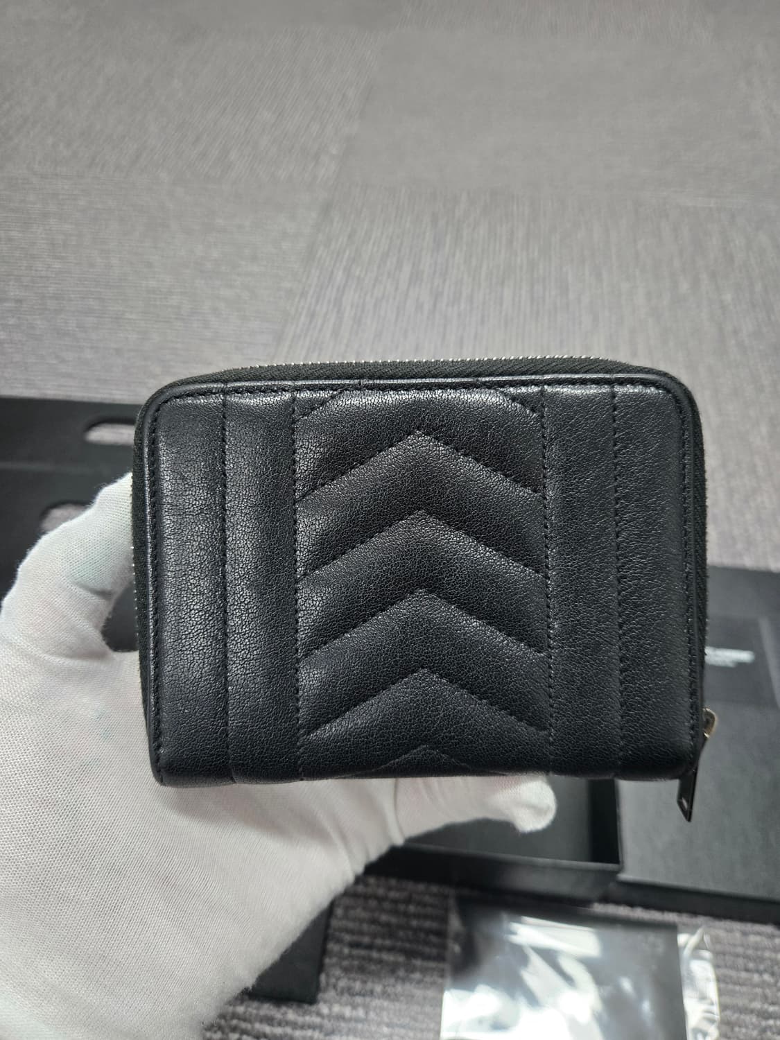 [특가][정품] 입생로랑 지퍼어라운드 반지갑 상품이미지2