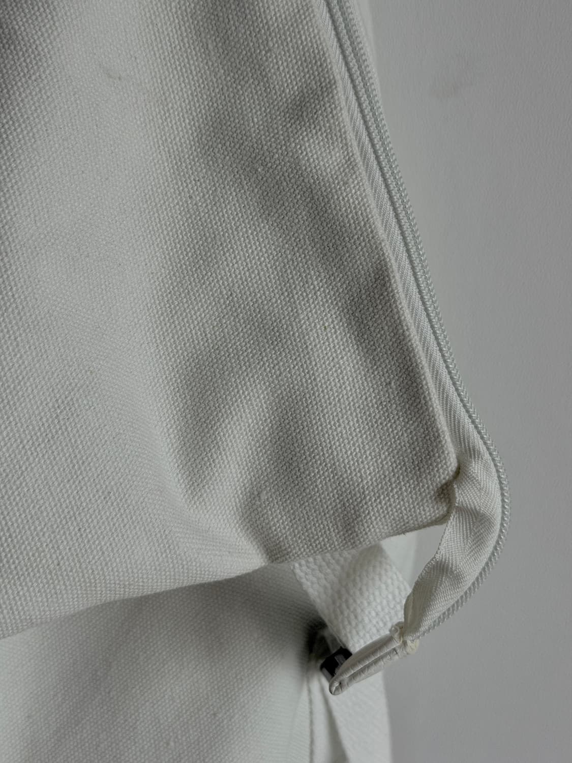 루즈한 스타일의 화이트 캔버스백팩 상품이미지9