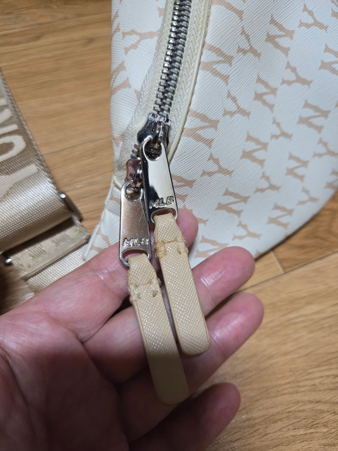 MLB 정품 디즈니 모노그램 힙색 상품이미지4