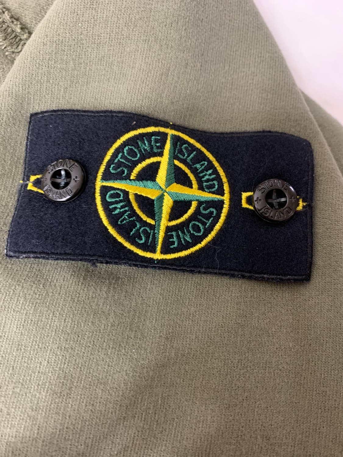 스톤아일랜드 카키 맨투맨 M사이즈 25fw 상품이미지2