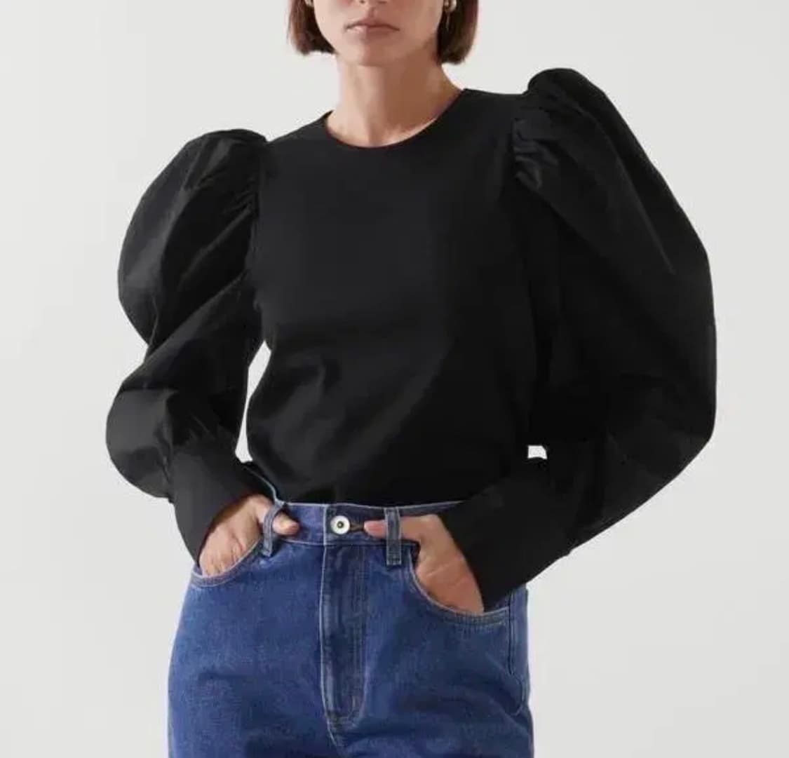 코스 퍼프 슬리브 티 블라우스 블랙 상품이미지1