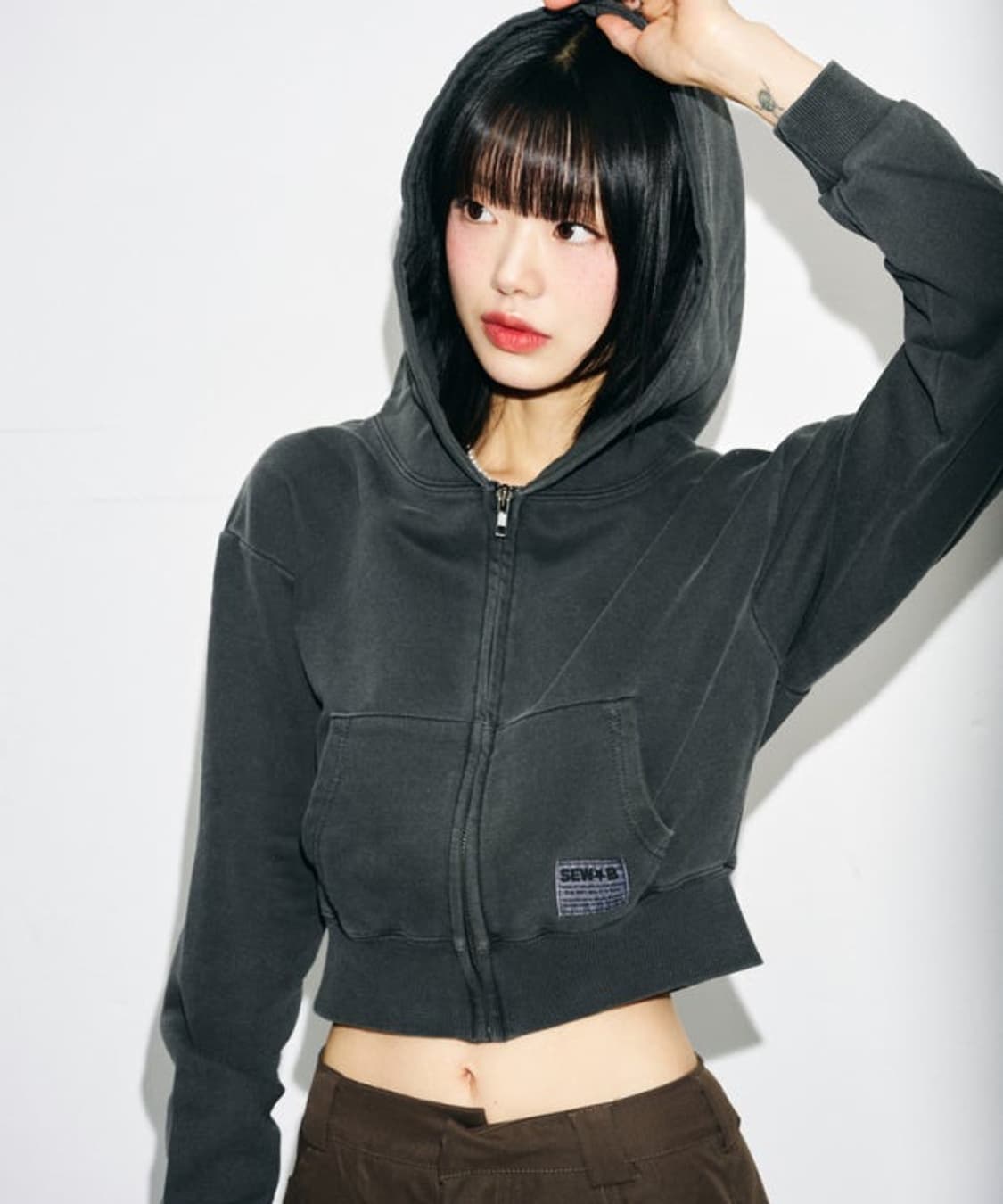 쏘비 피그먼트 크롭 후드집업 상품이미지1