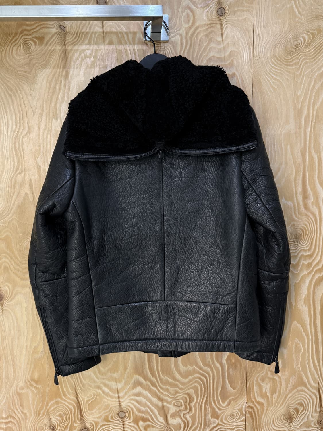 띠어리 10FW 시어링 레더 후드 무스탕 상품이미지6