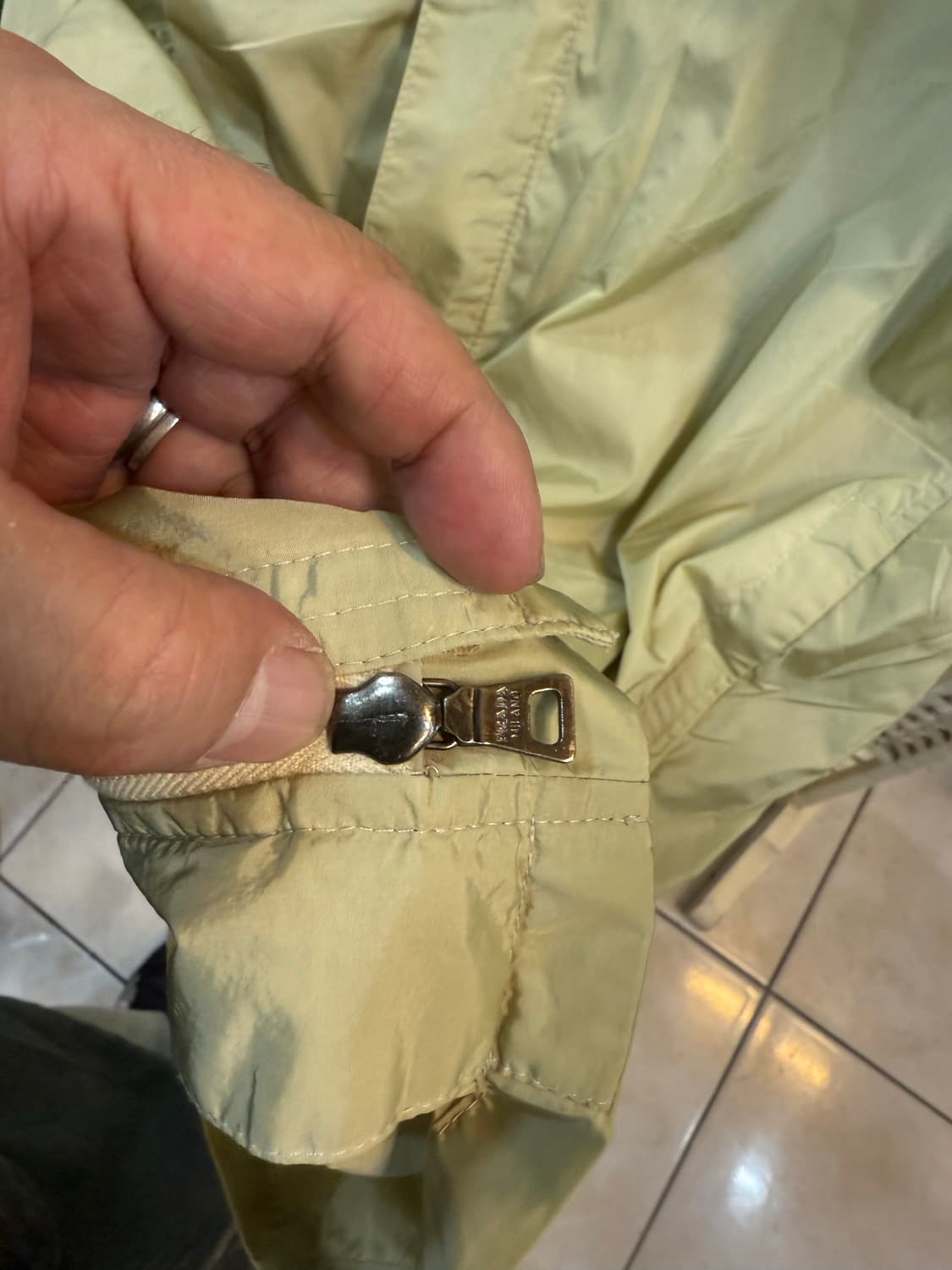 100-105 정품 프라다 빈티지 바람막이 팝니다 상품이미지4