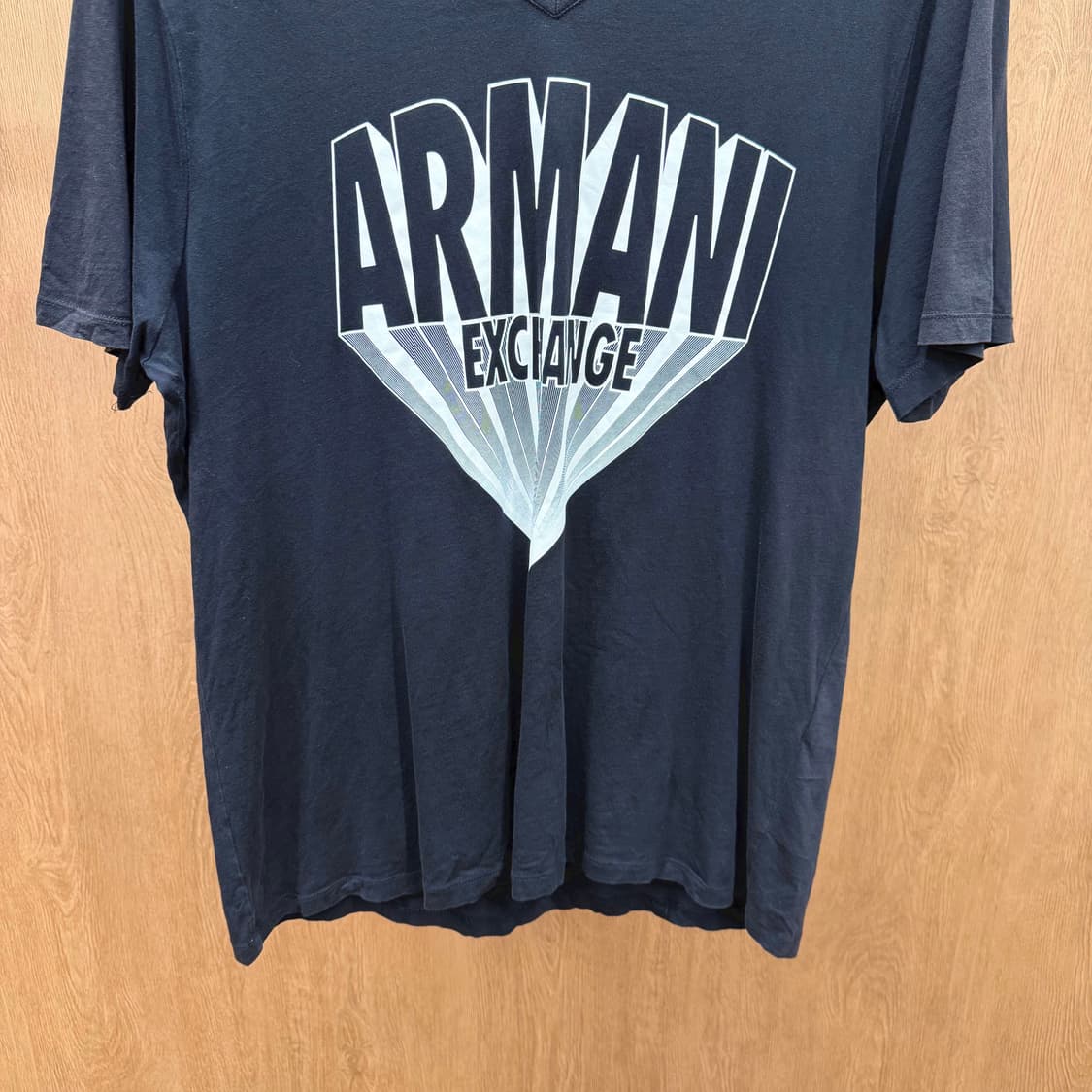아르마니 익스체인지 브이넥 반팔 티셔츠 로고 프린팅 디테일 루즈핏 블랙 상품이미지5