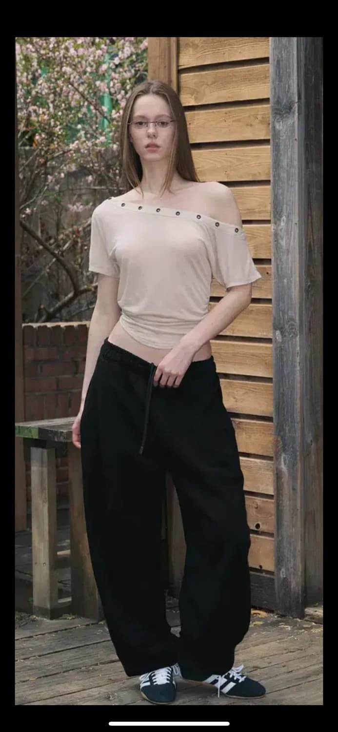 플리즈노팔로우 해리 언발 셔링 원숄더 탑 스킨 베이지 상품이미지2
