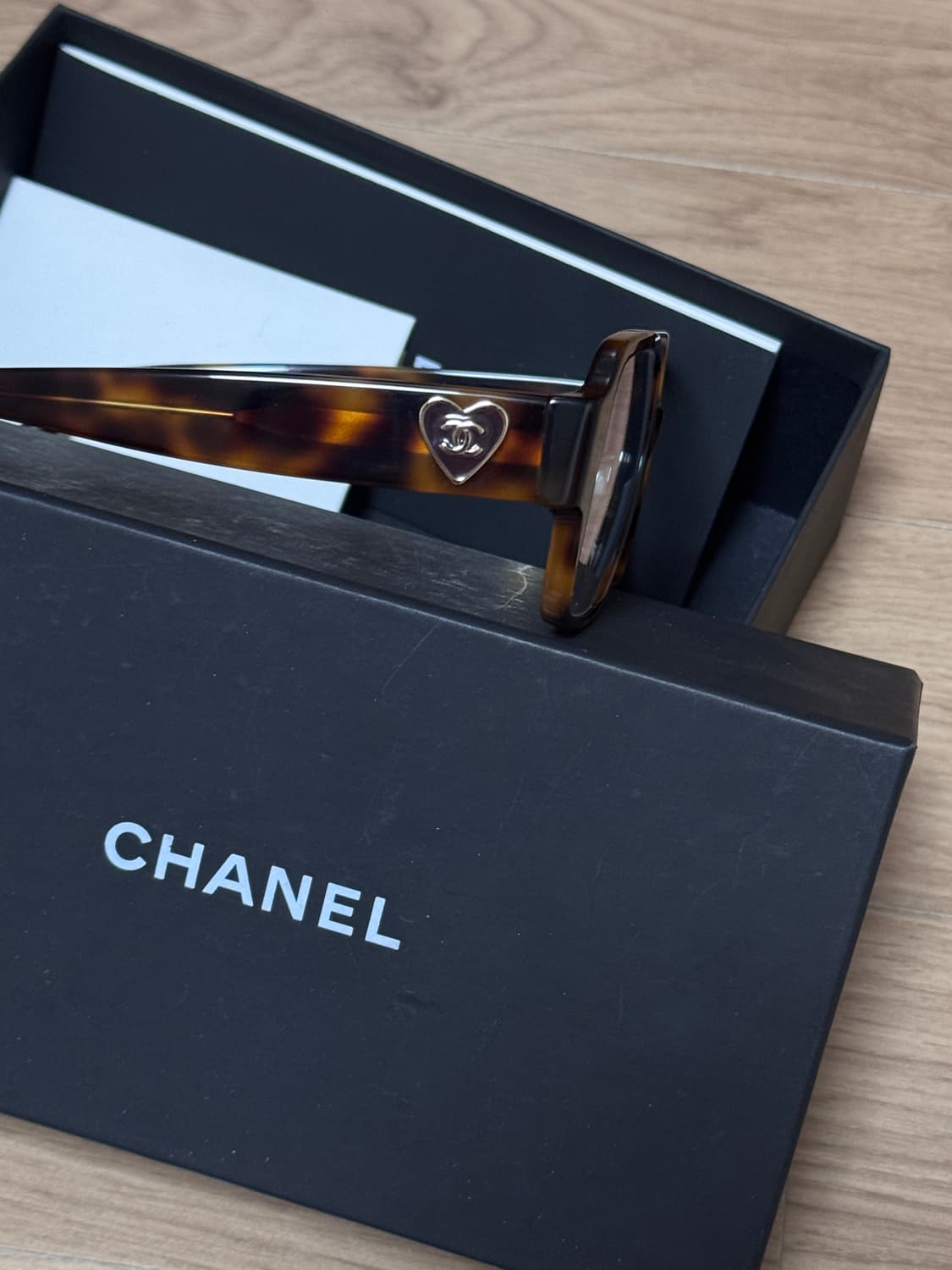 샤넬 하트 로고 안경 레오파드 52 상품이미지3
