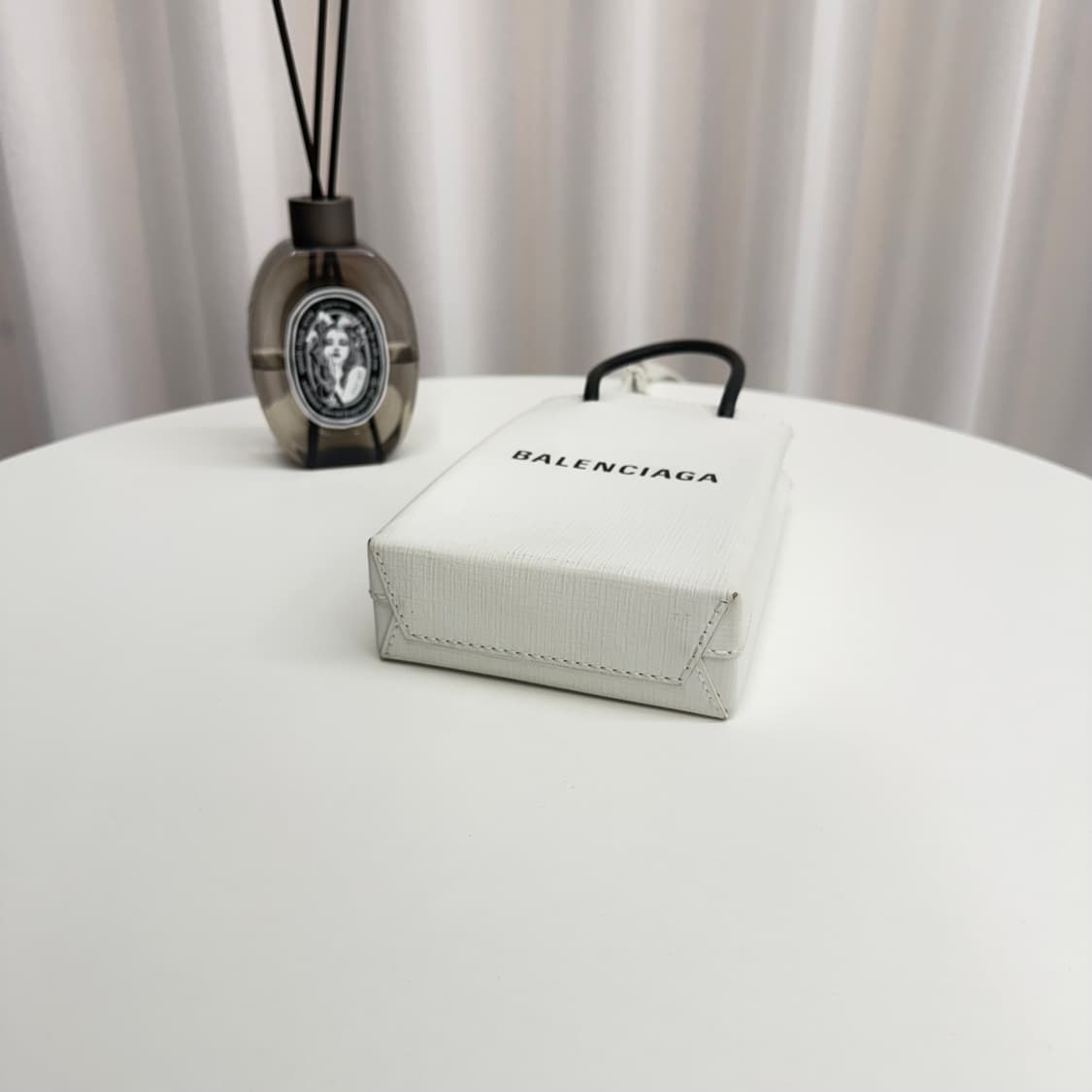 [정품] 발렌시아가 폰 홀더 크로스백 화이트 상품이미지3