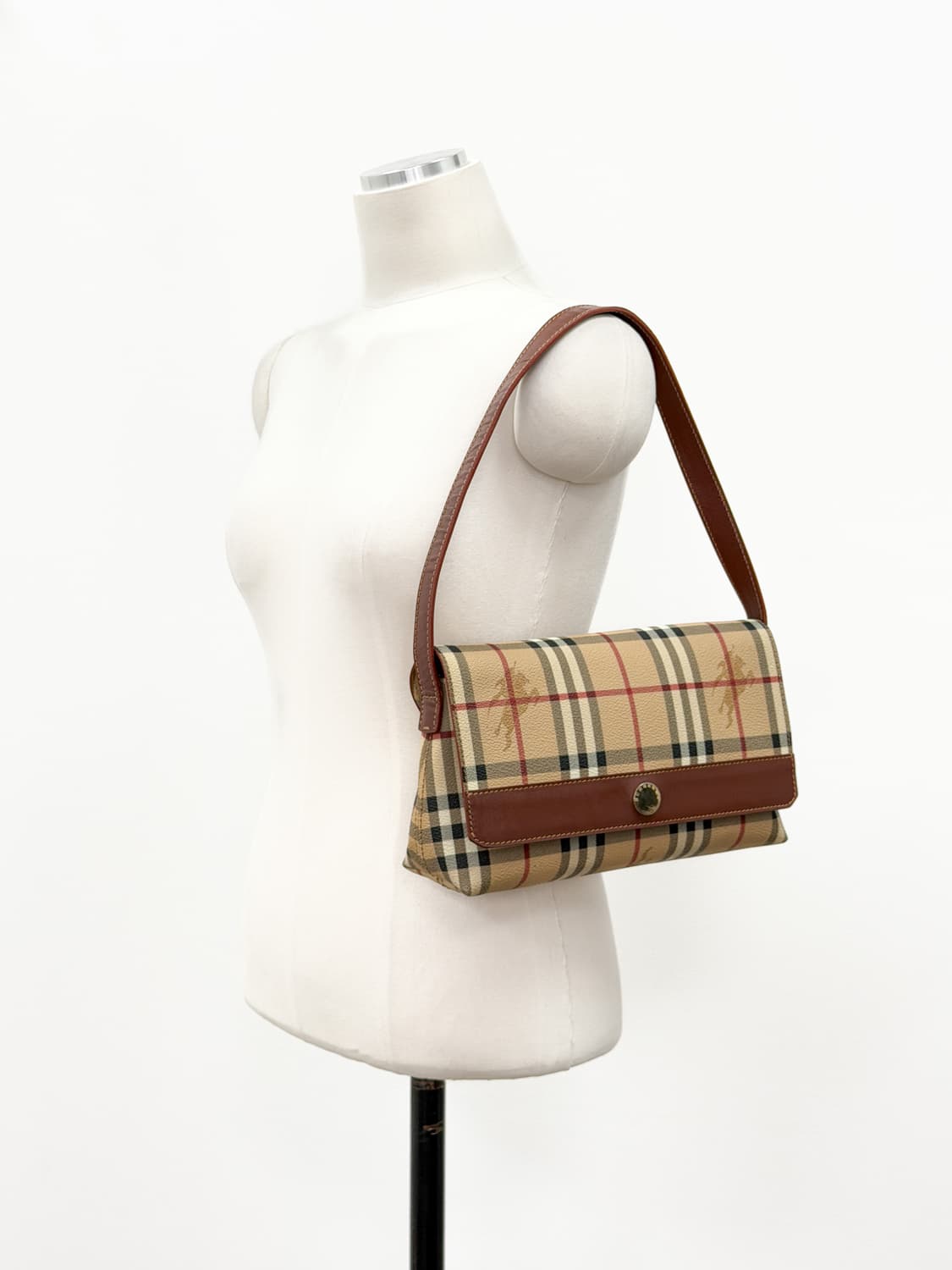 버버리 헤이마켓 체크 이퀘스트리안 플랩 숄더백 상품이미지2