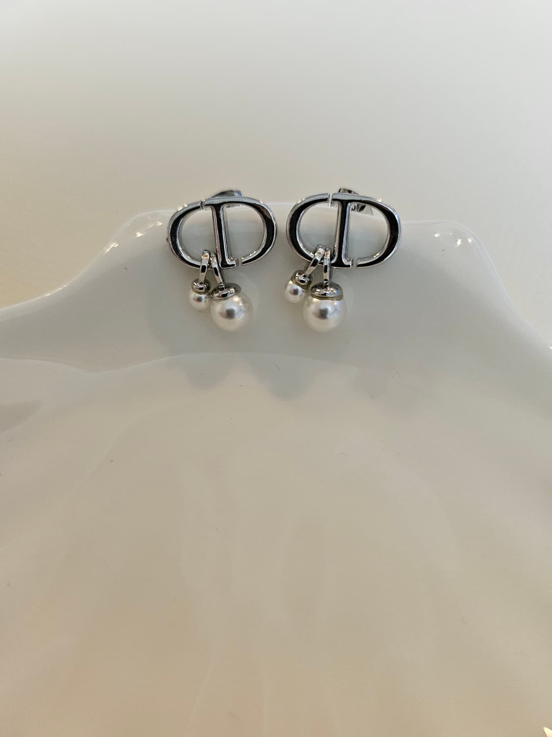 디올 업사이클링 드롭진주 실버 귀걸이 상품이미지1