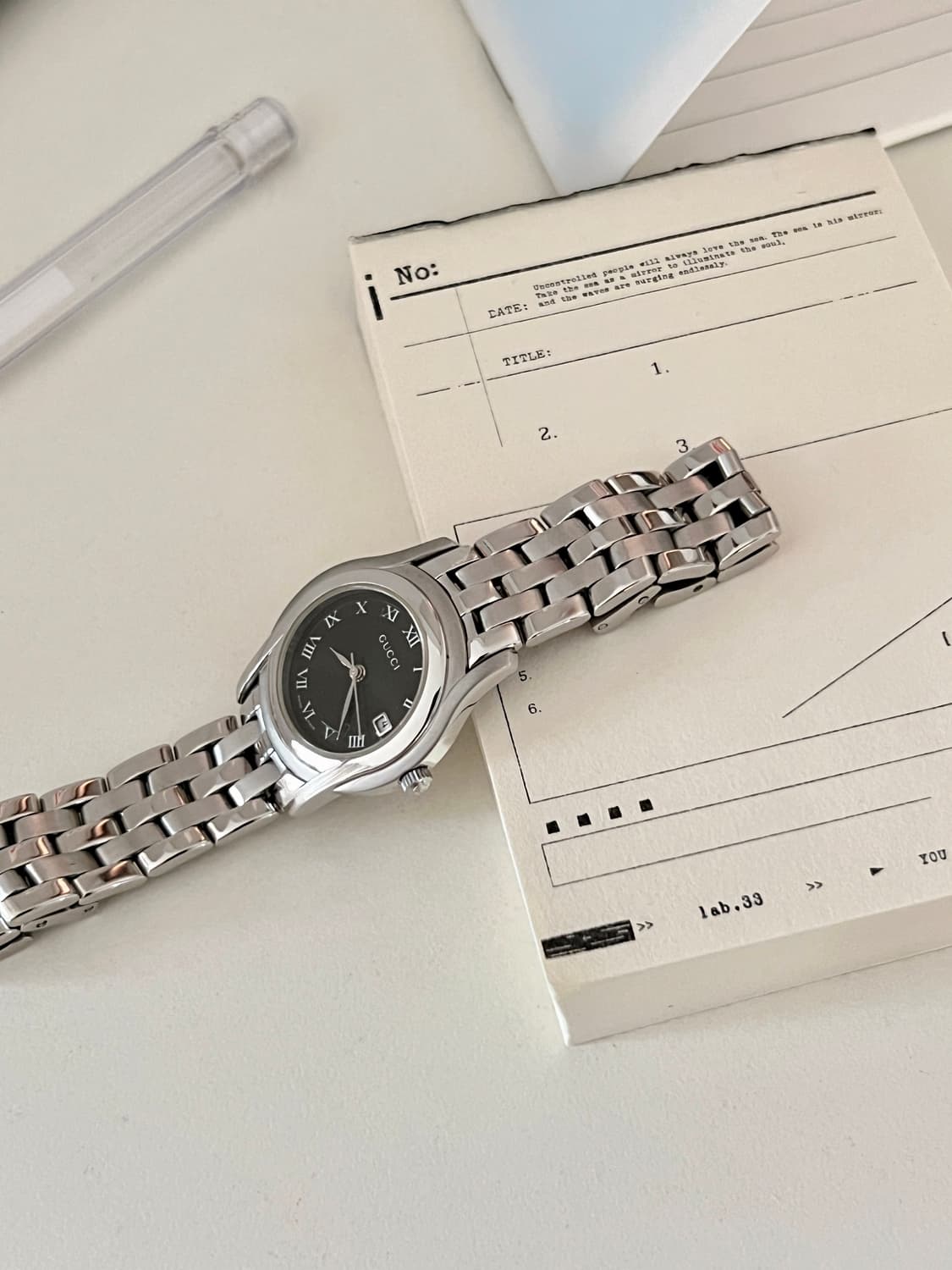 GUCCI  블랙 다이얼 라운드 구찌 시계 상품이미지3