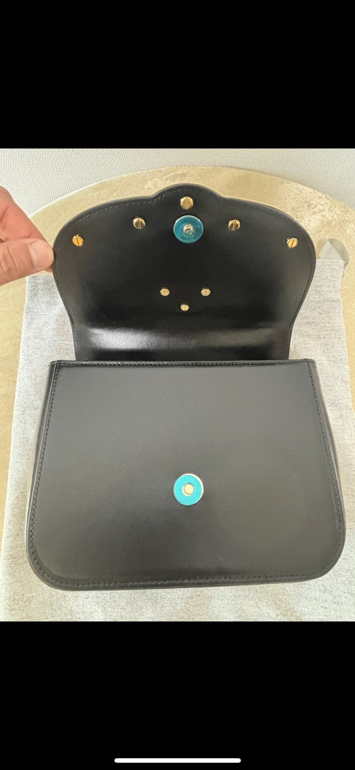 (새상품)비비안웨스트우드 린다 크로스백 블랙 금장 상품이미지5