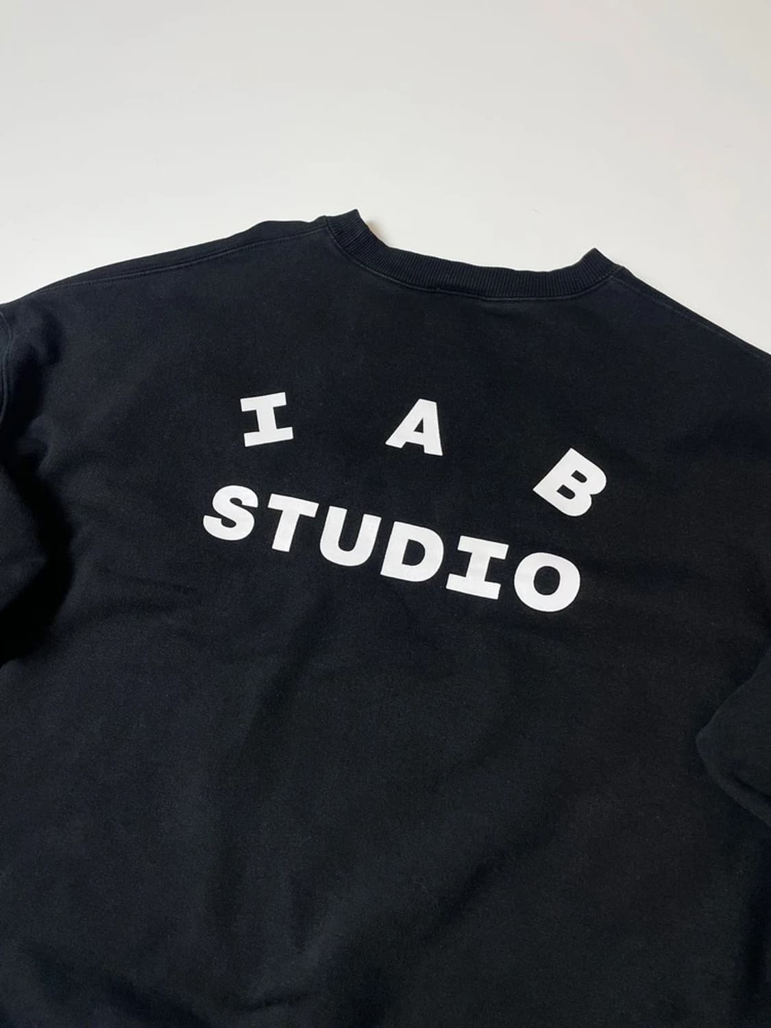 아이앱스튜디오 시그니처 스웻 크루넥 맨투맨 PN9446 상품이미지2