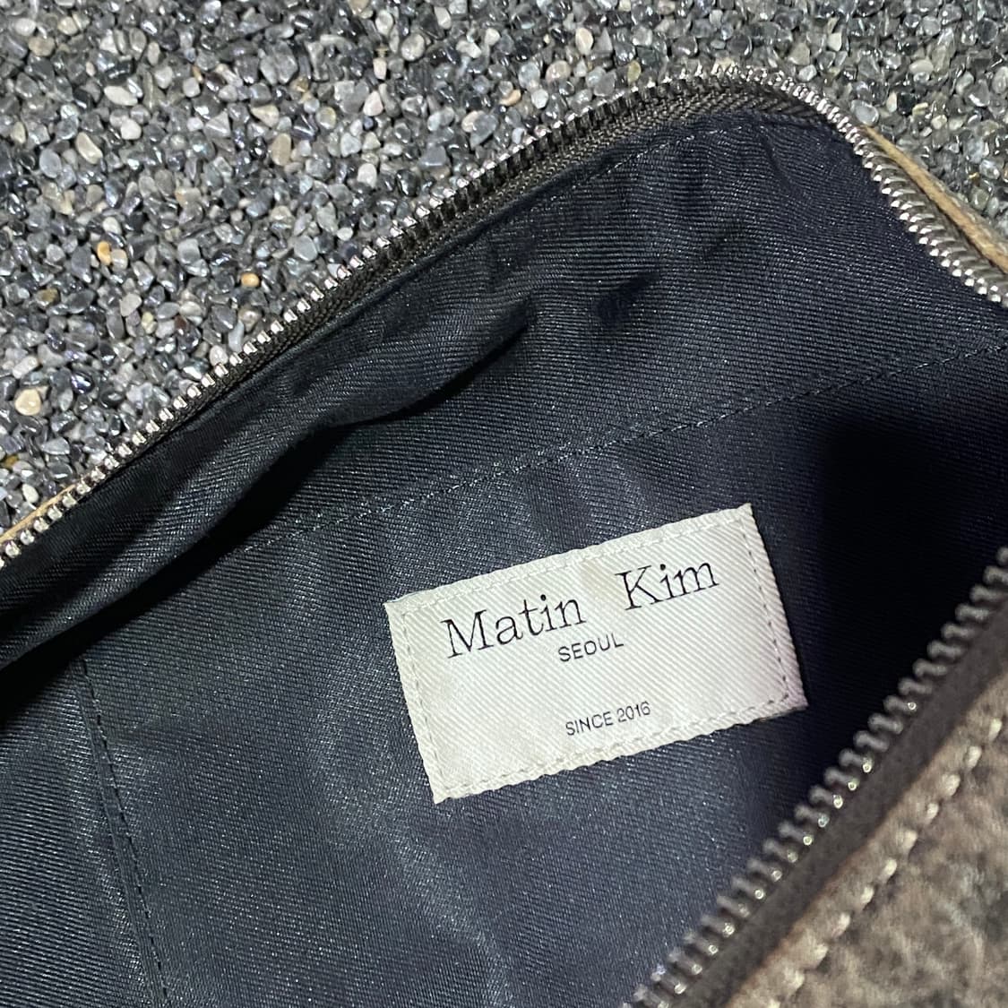 마뗑킴 지퍼 레더 라운드 백 B4267 상품이미지3