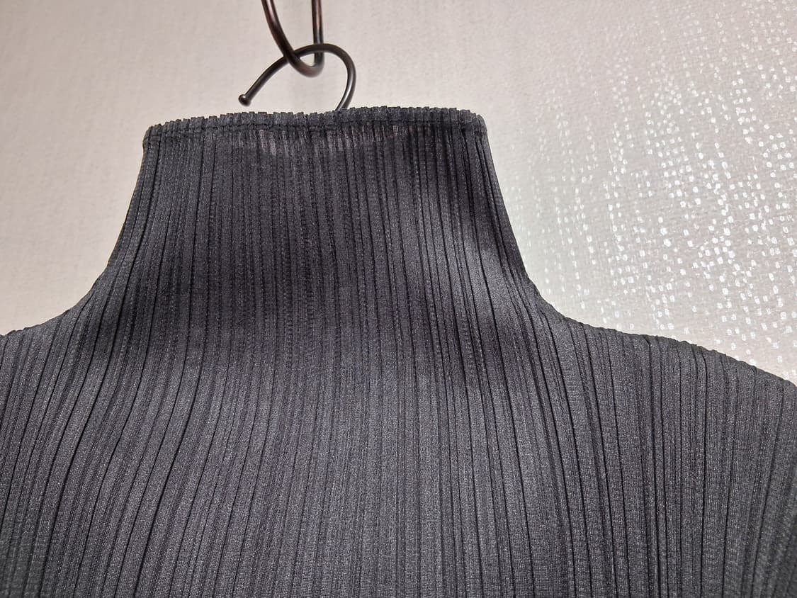 이세이미야케 플리츠플리즈 하이탑블라우스 표기3  55에서77 
원산지 일 상품이미지3