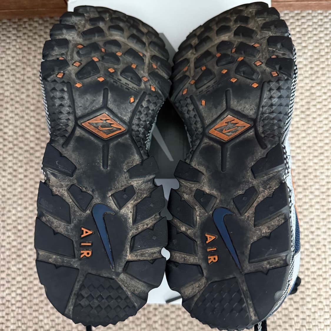 나이키 에어 휴마라 280 미드나잇 네이비 앤 옵시디언 트랙킹 운동화 상품이미지3