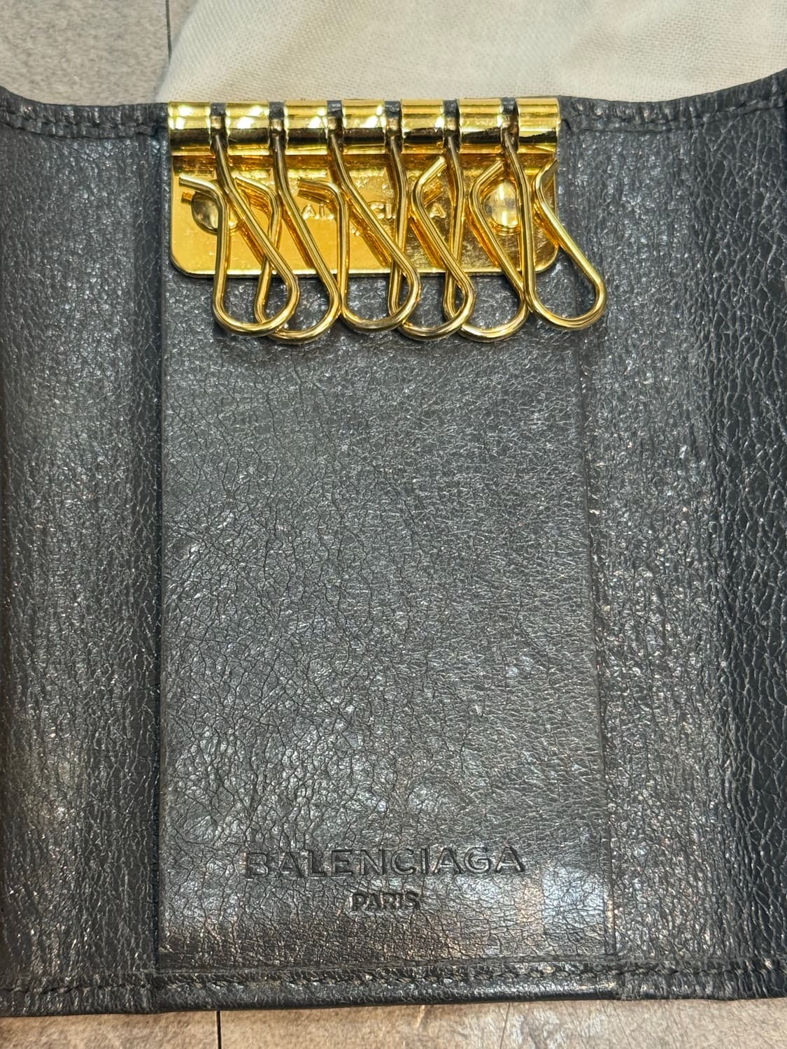 발렌시아가 자이언트 레더 스터드 카드지갑 키케이스 금장 차콜 상품이미지3