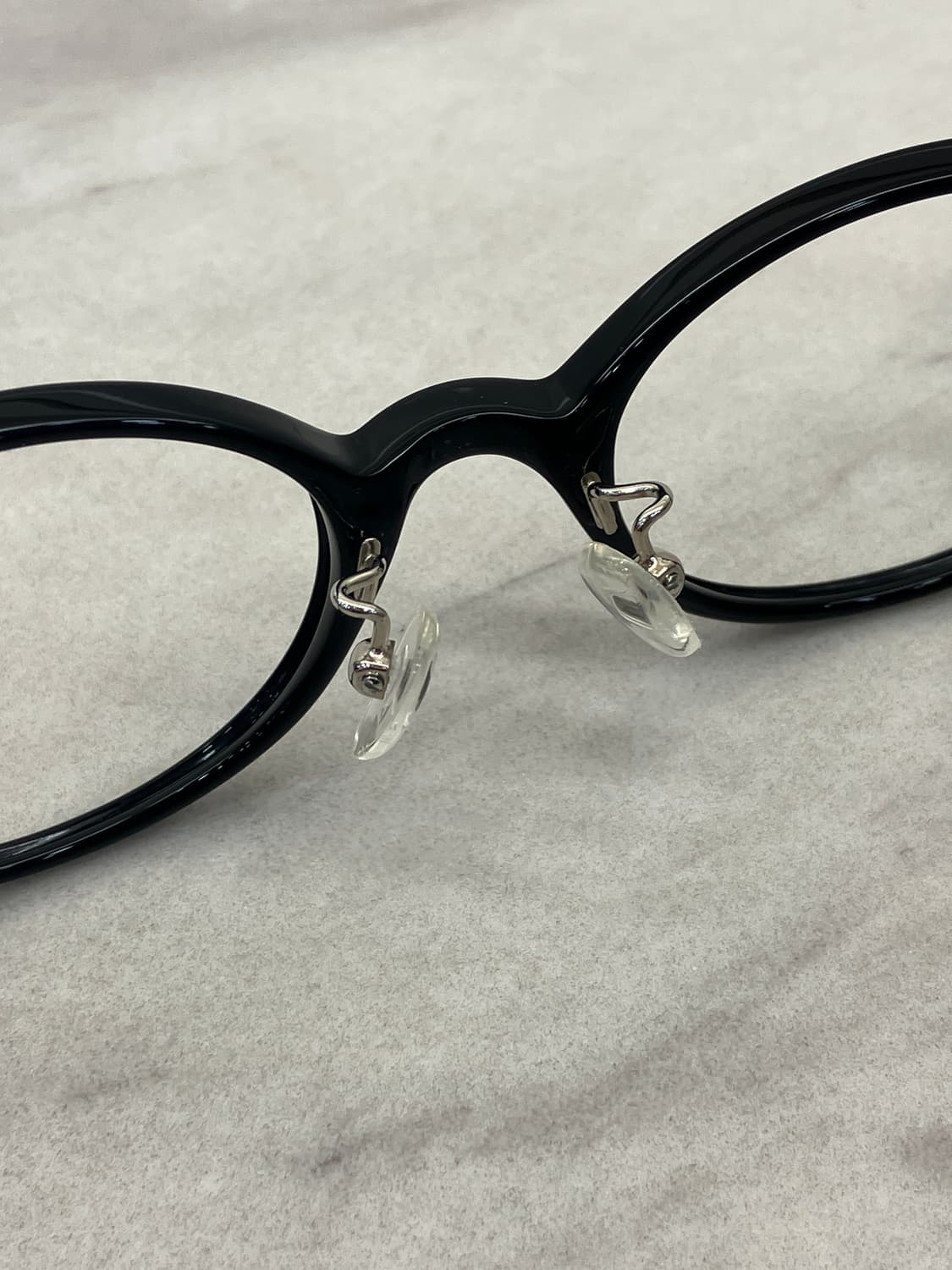 앤서니 브라운 Anthony Brown 블랙 메탈렉 오벌 뿔테 안경 상품이미지4