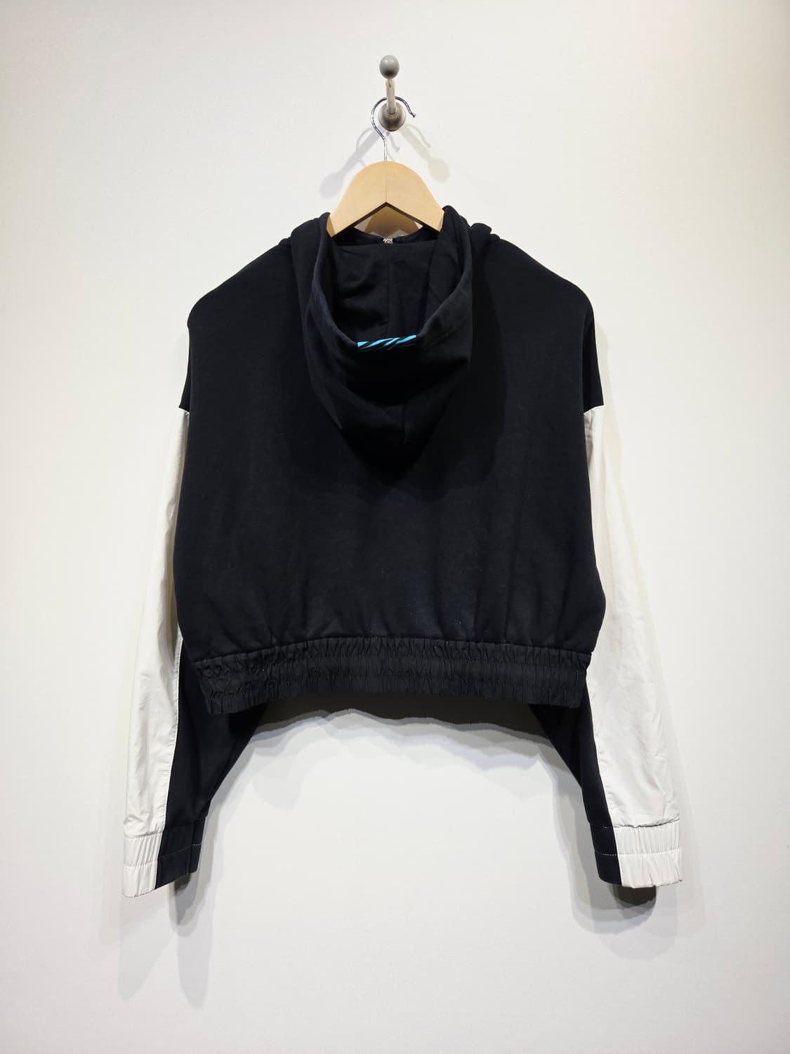 나이키 블랙/화이트 크롭 반집업 후드티_M 상품이미지3