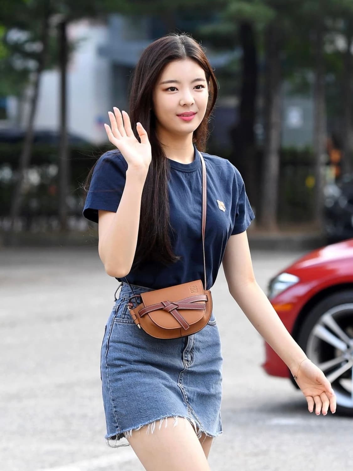 제니, 리아 로에베 게이트백 미니 탄 상품이미지10