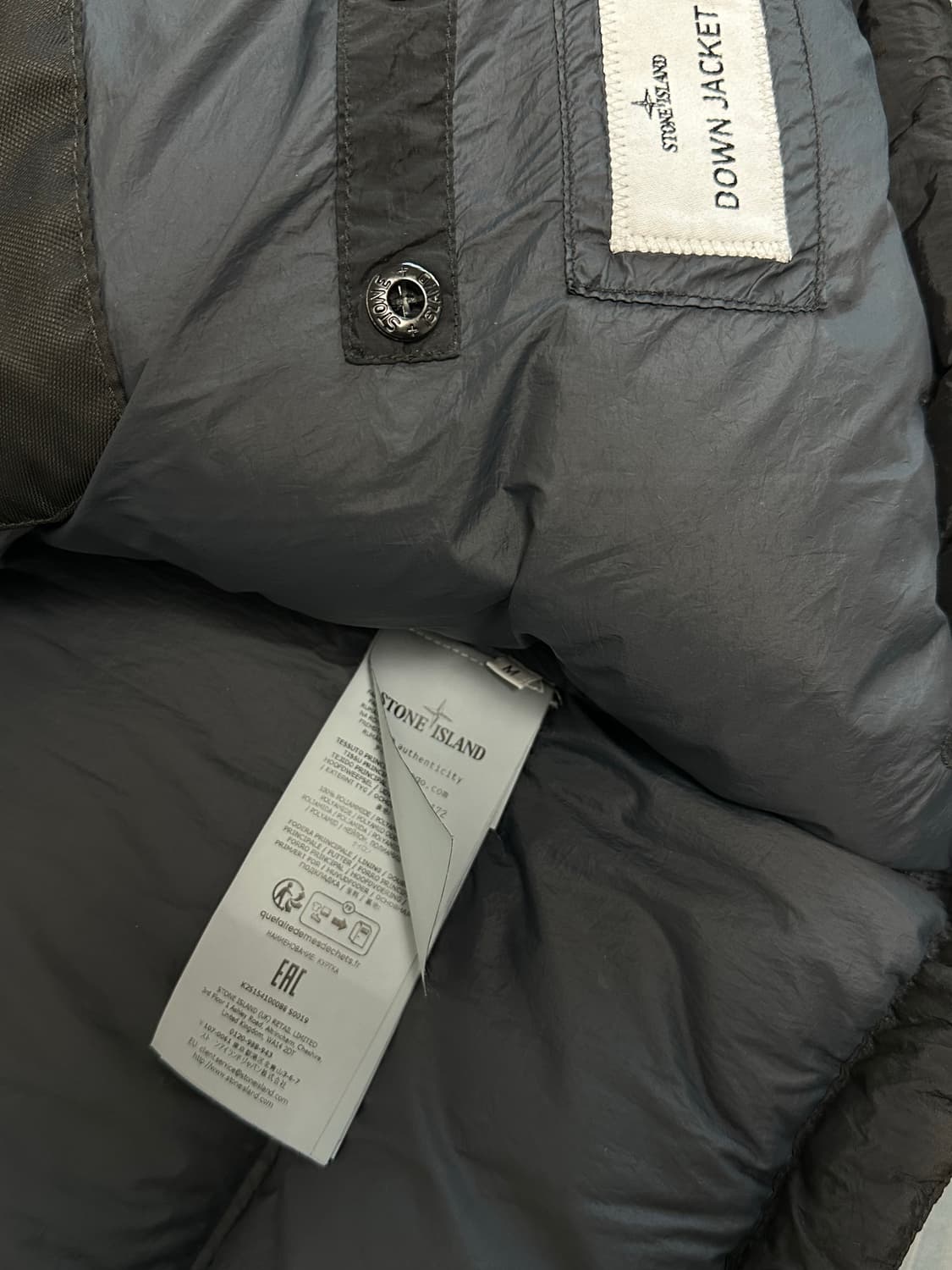 스톤아일랜드 25FW나일론메탈 에코닐 패딩 블랙 100사이즈 판매 상품이미지6