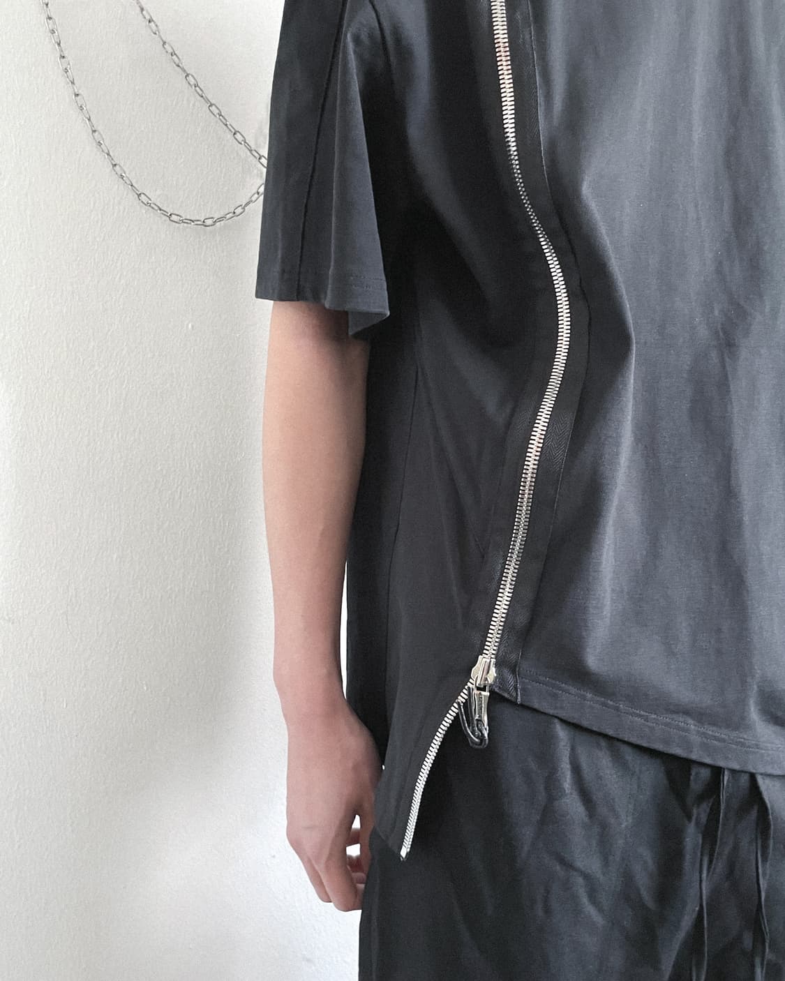 xperiment 사선지퍼 하이넥 하프슬리브 탑 상품이미지3