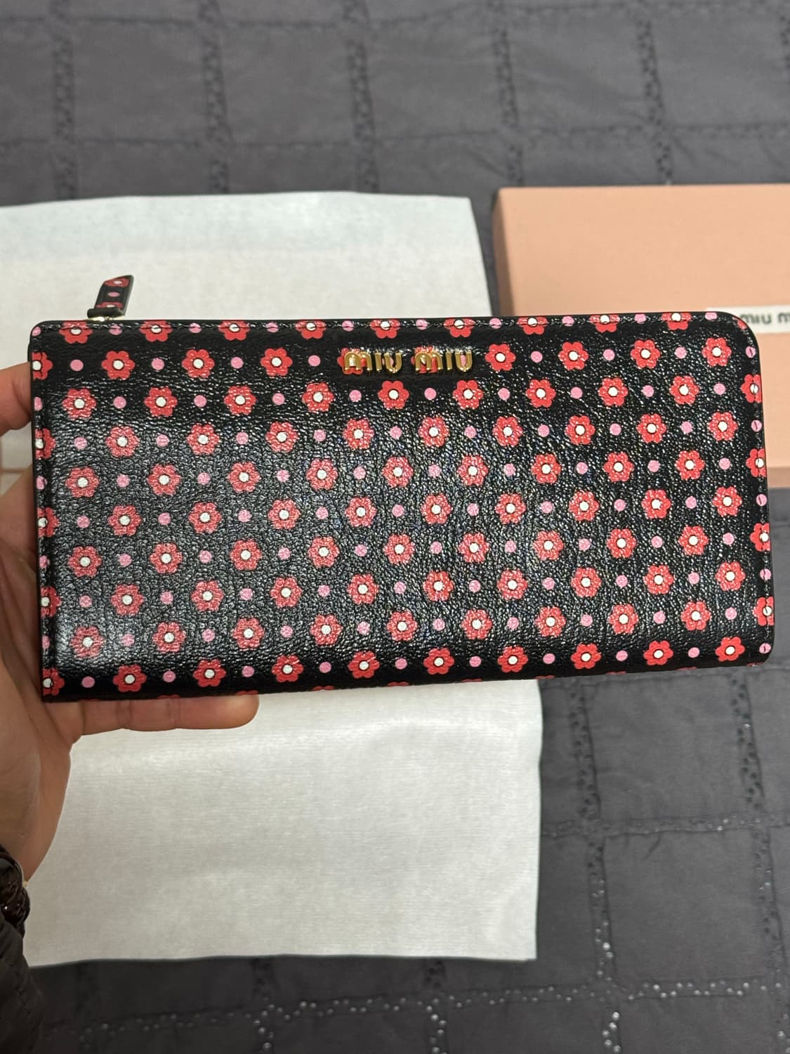 미우미우 마드라스 플라워 프린트 장지갑 상품이미지1
