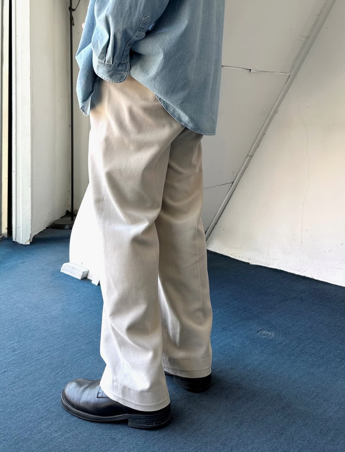 Brushed cotton two tuck wide chino pants 상품이미지9