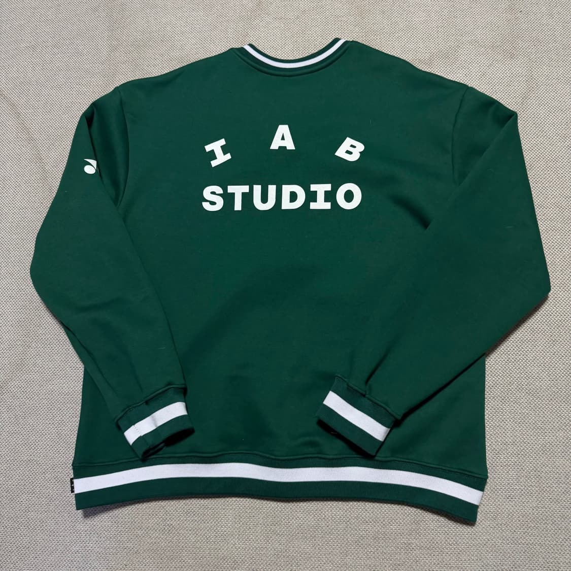 IAB 스튜디오 X 요넥스 맨투맨 그린 상품이미지4