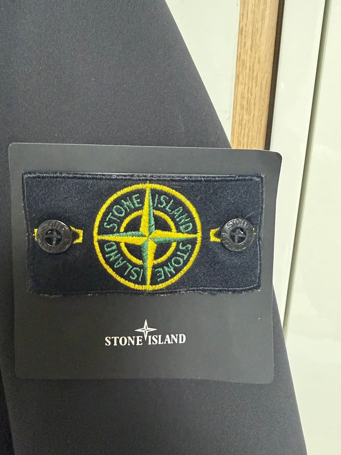 24년구매 새상품급 스톤아일랜드 소프트쉘 블랙 L 상품이미지3