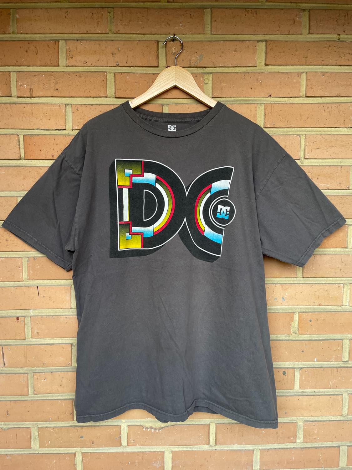 [XL] DC Shoes 디씨슈즈 레트로 빅 로고 그래픽 티셔츠 e25 상품이미지1