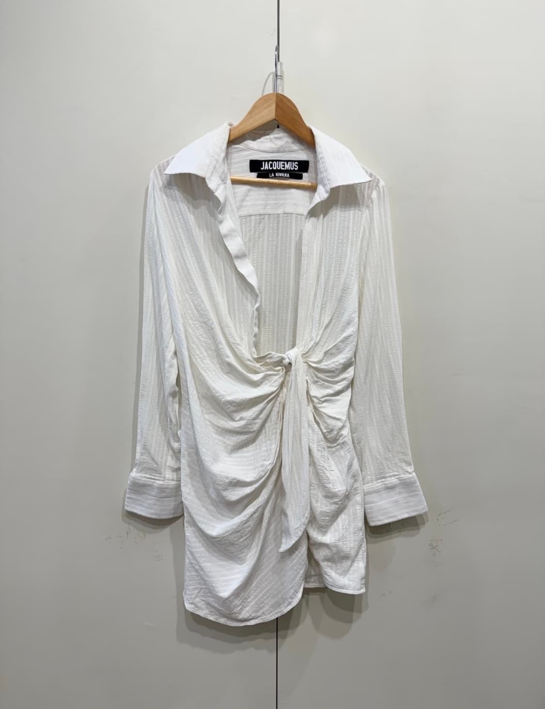 JACQUEMUS 자크뮈스 라로브 바이아 드레이프 셔츠 상품이미지1