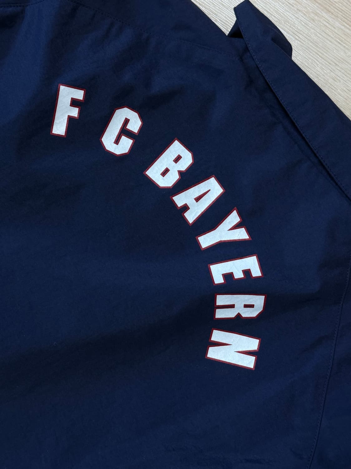 아디다스 FC 바이에른 뮌헨 코치 자켓 상품이미지3