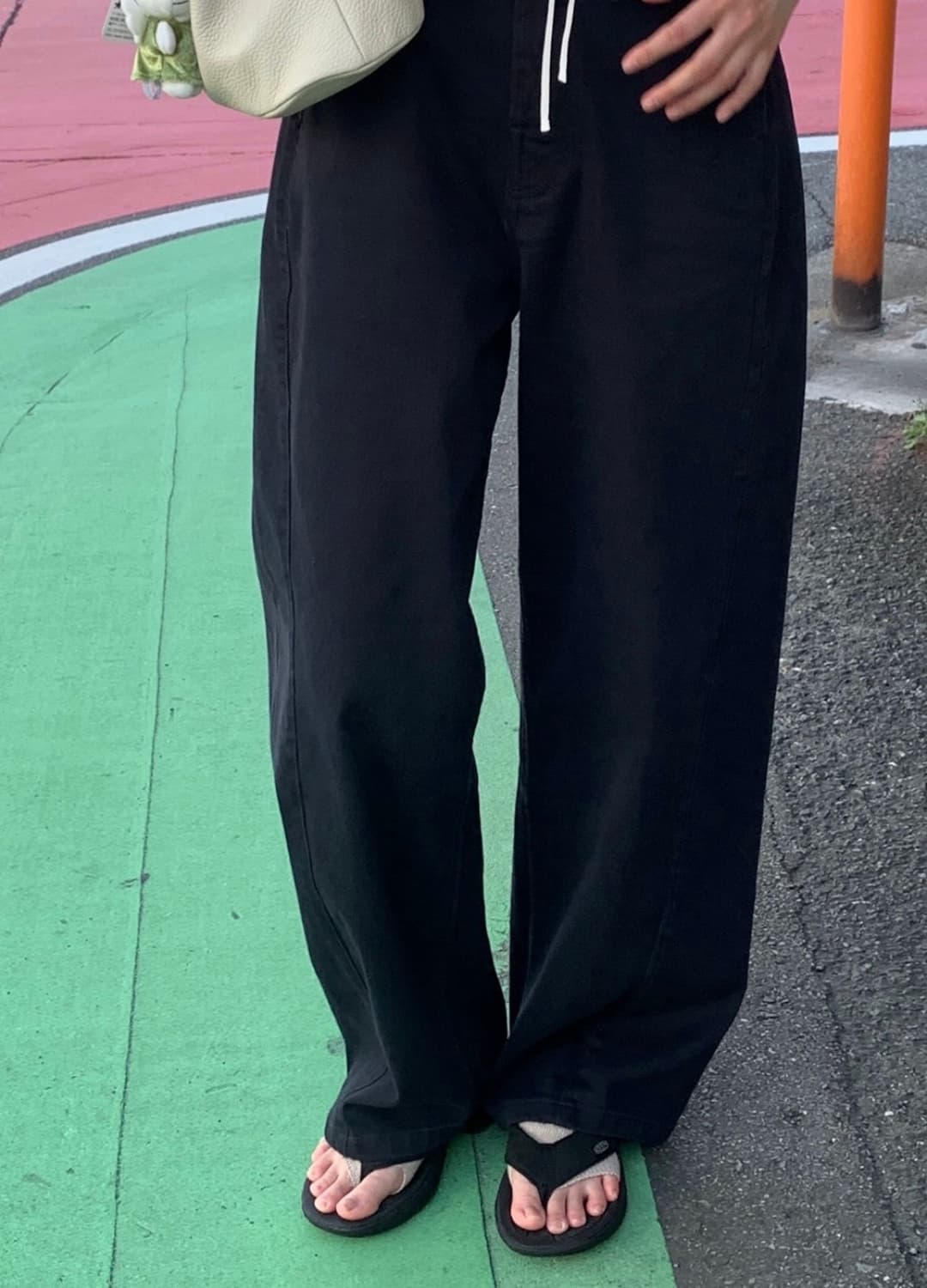 [새 상품] 돈비레잇 커브드팬츠 블랙s 상품이미지1