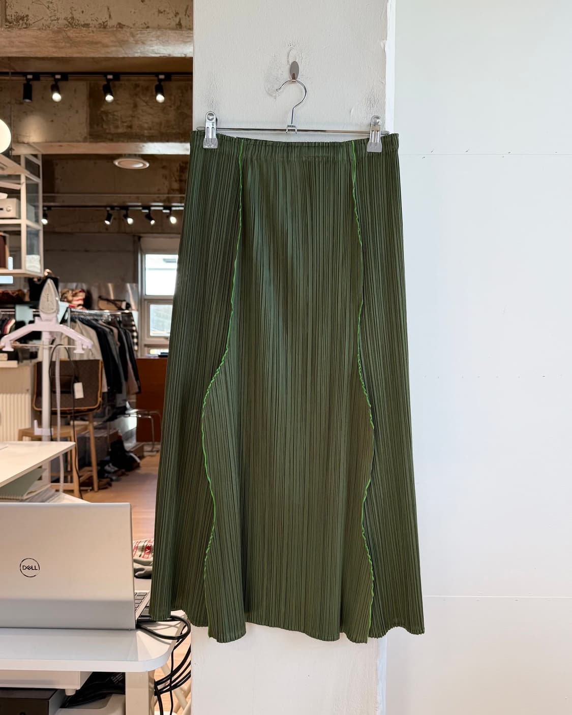 플리츠플리즈 카키 링컬 미디스커트  상품이미지5
