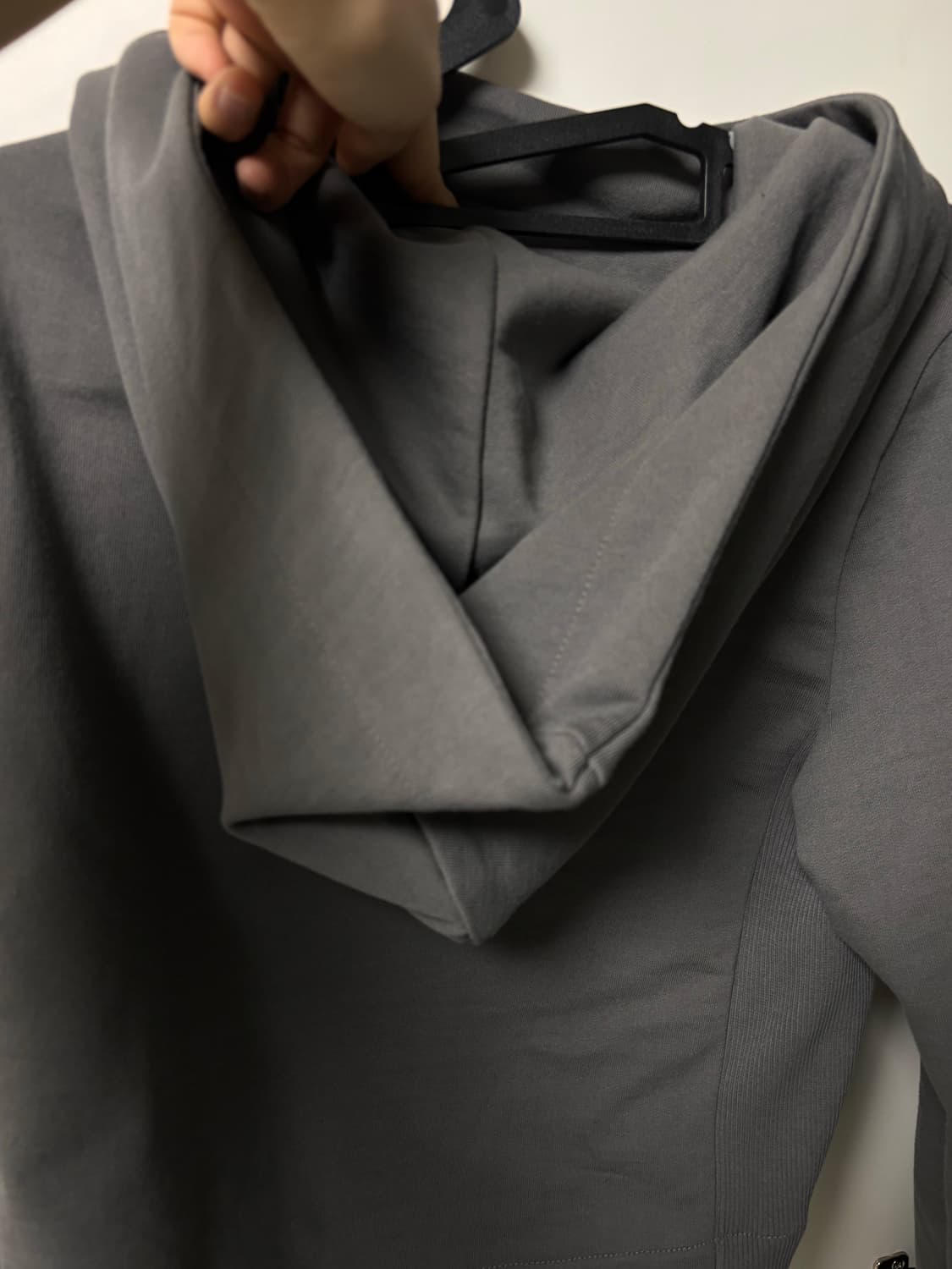 미세키서울 cowl neck 버튼 후드 상품이미지6