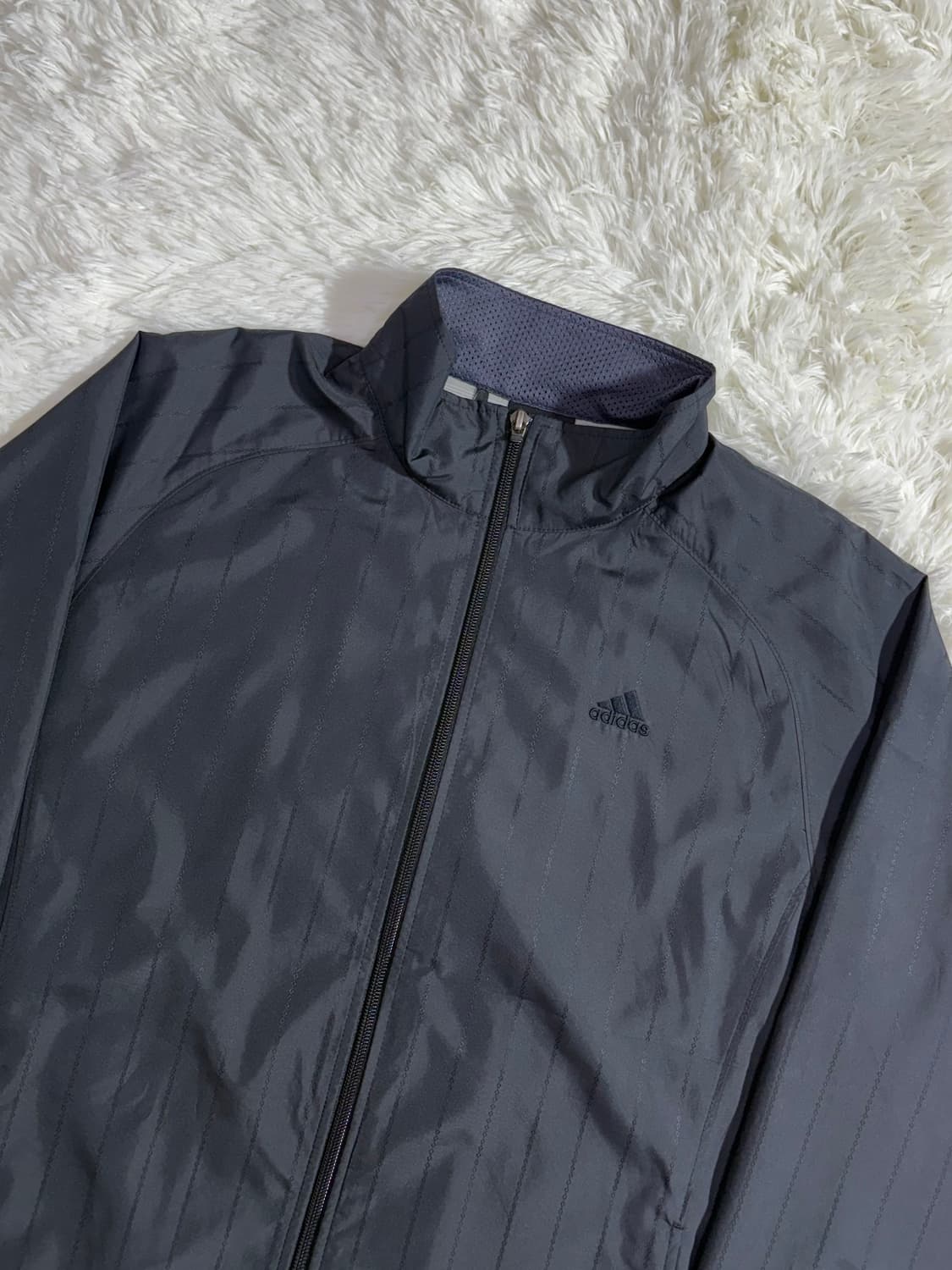 아디다스 블랙 스몰로고 디테일 바람막이  상품이미지4