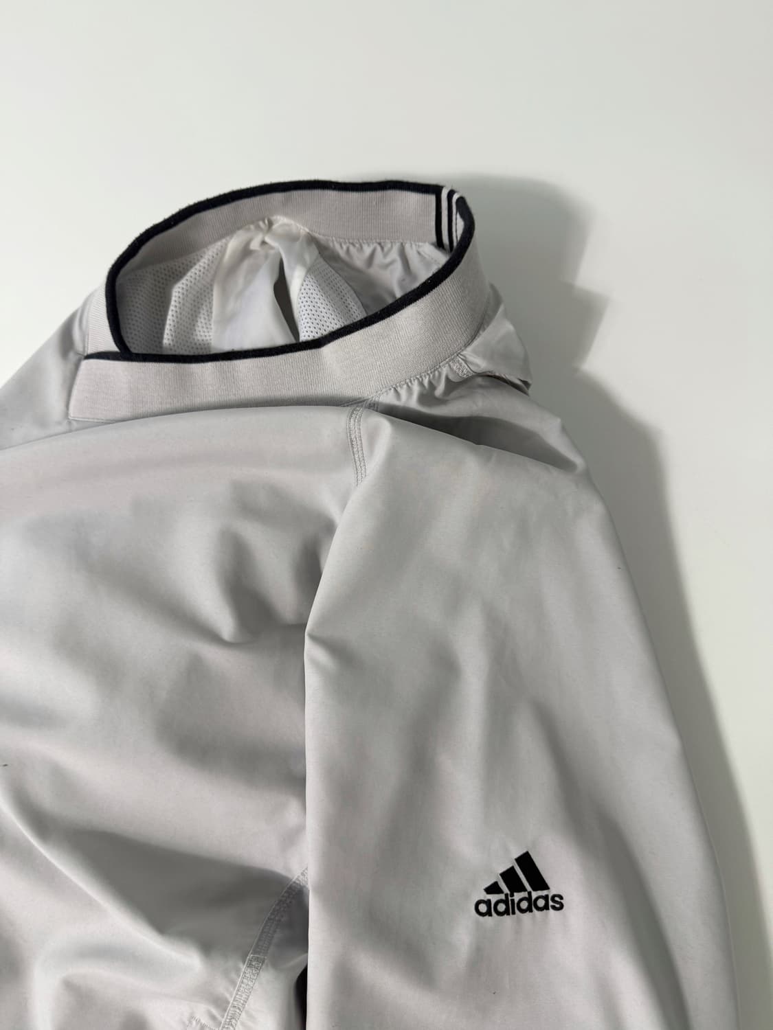 아디다스 00‘s 오버핏 라이트 그레이 폴리쉘 웜업 자켓 상품이미지3
